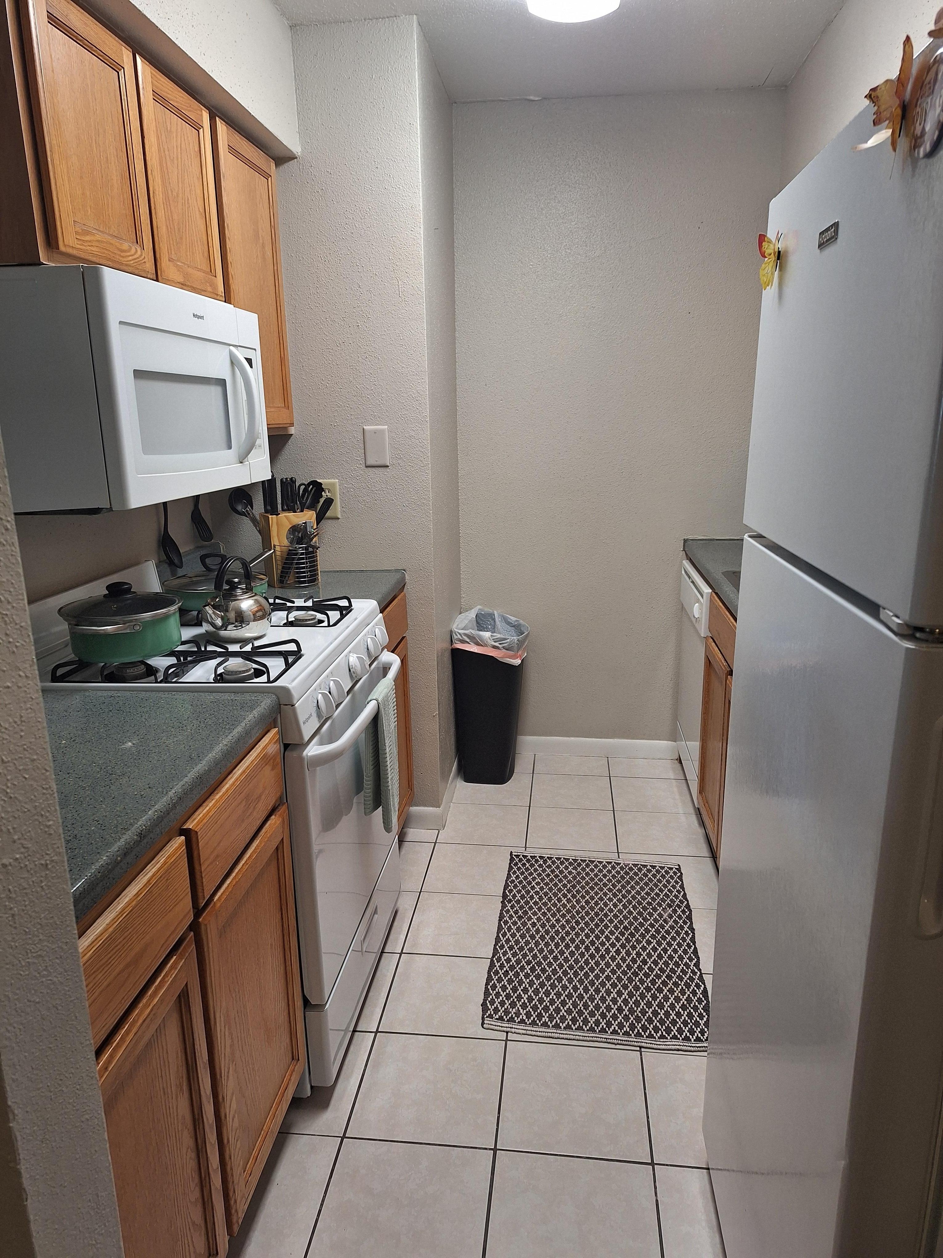 Cozy galley kitchen 