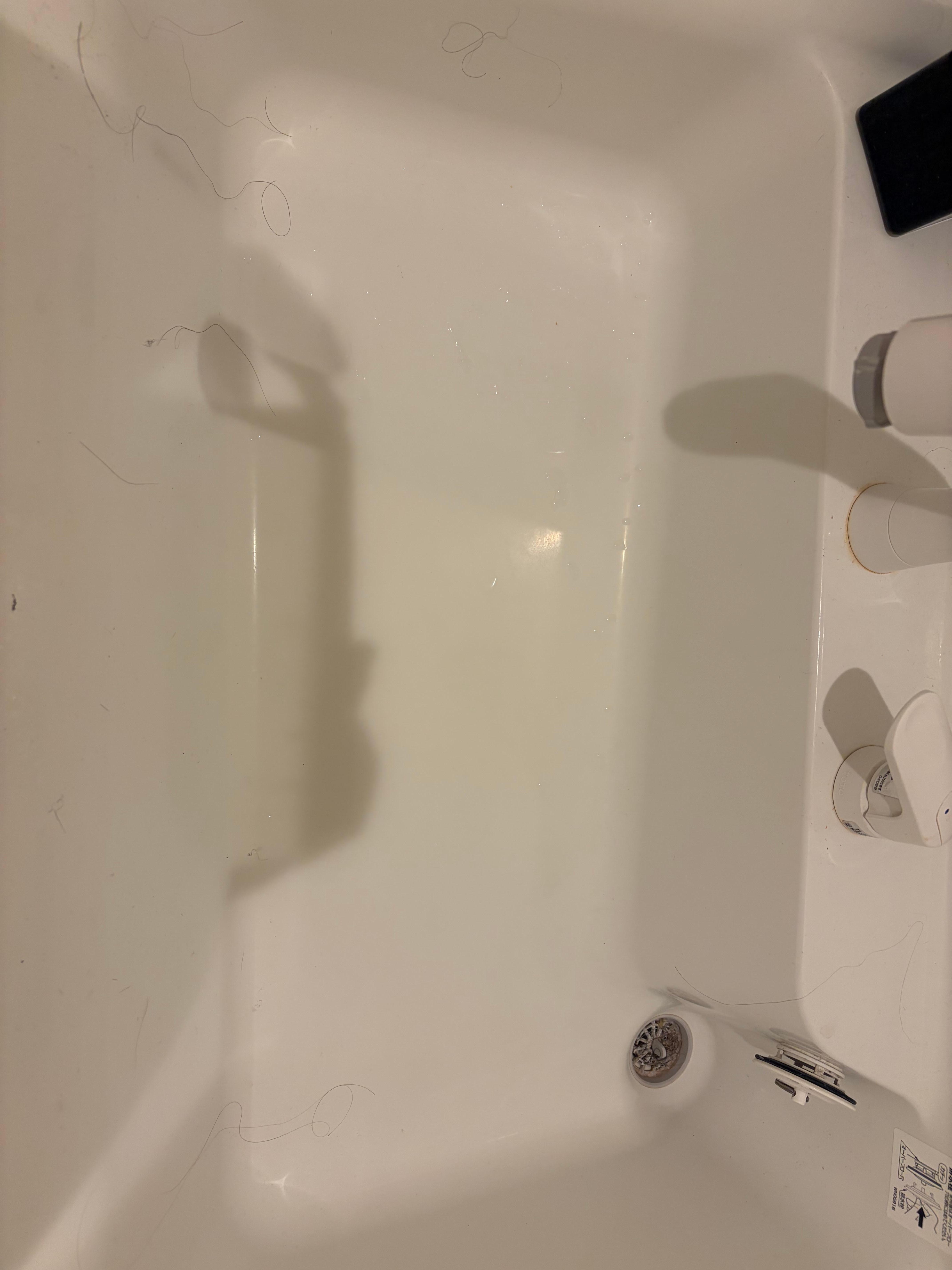 洗手盆上的頭髮