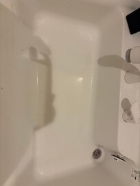 洗手盆上的頭髮