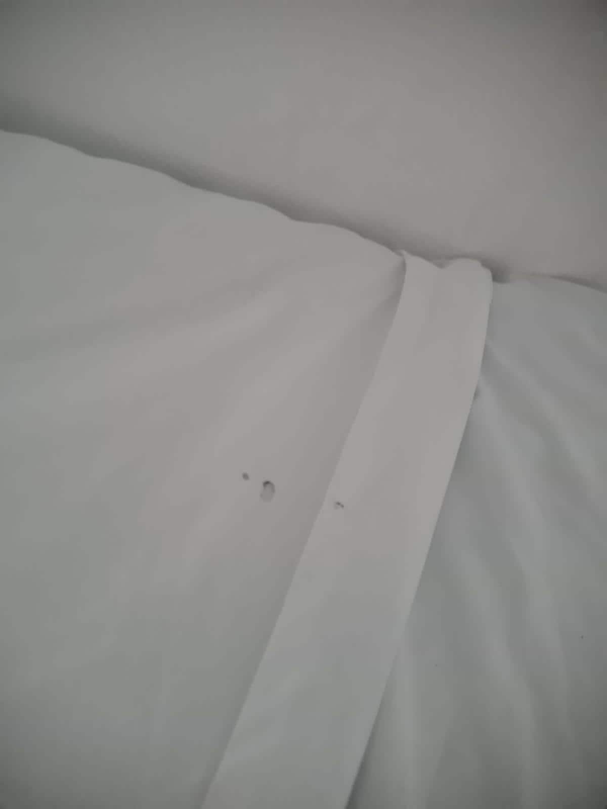 Brandloch im Bettbezug 