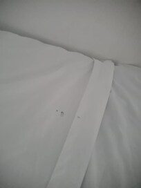 Brandloch im Bettbezug