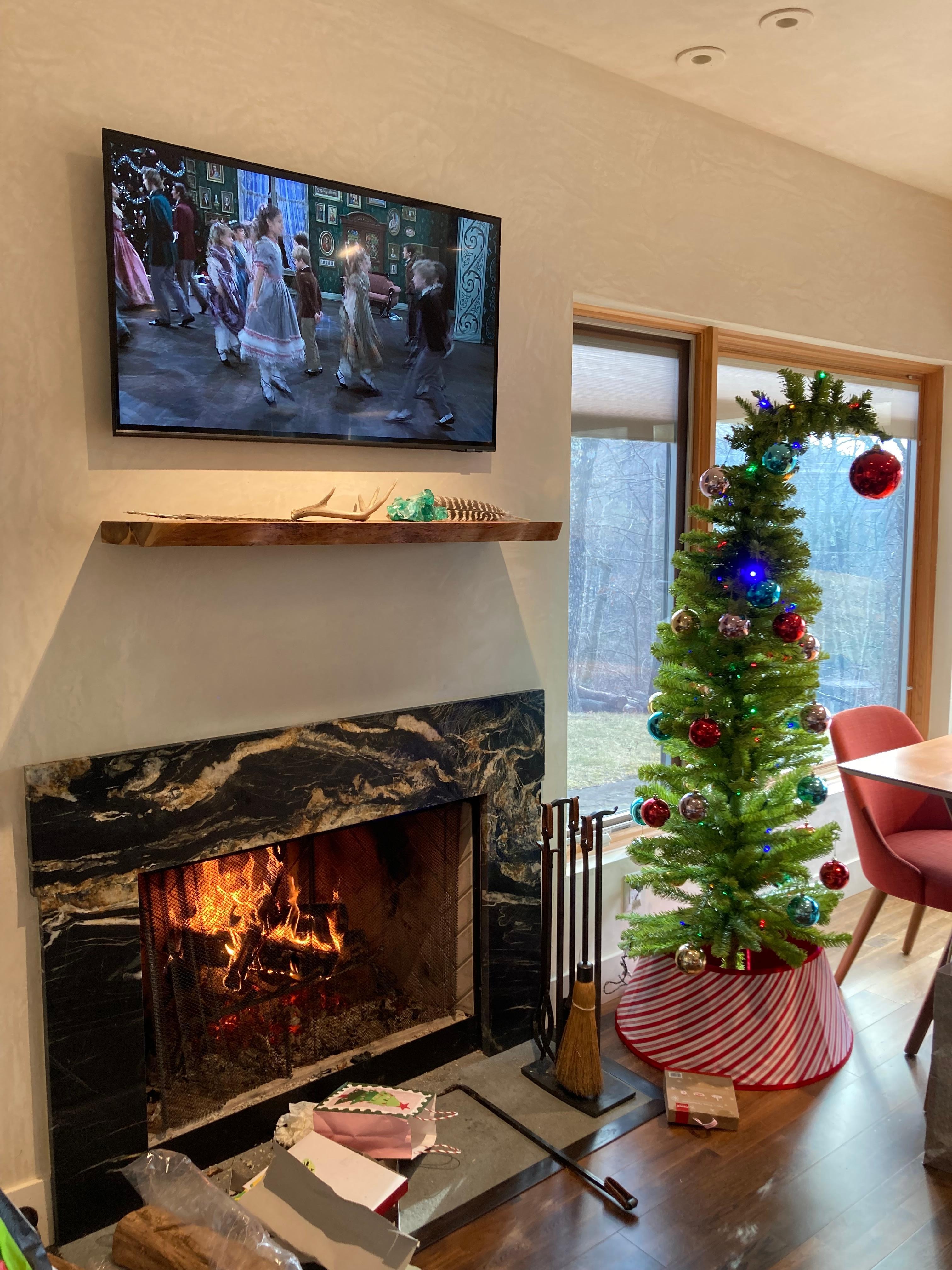 Living room with fireplace and our Grinch Christmas tree 🎄 