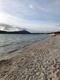 Plage à droite
