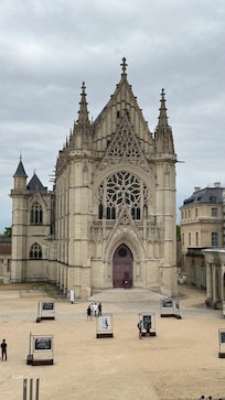 Château de Vincennes - about a 15 minute walk from the rental.