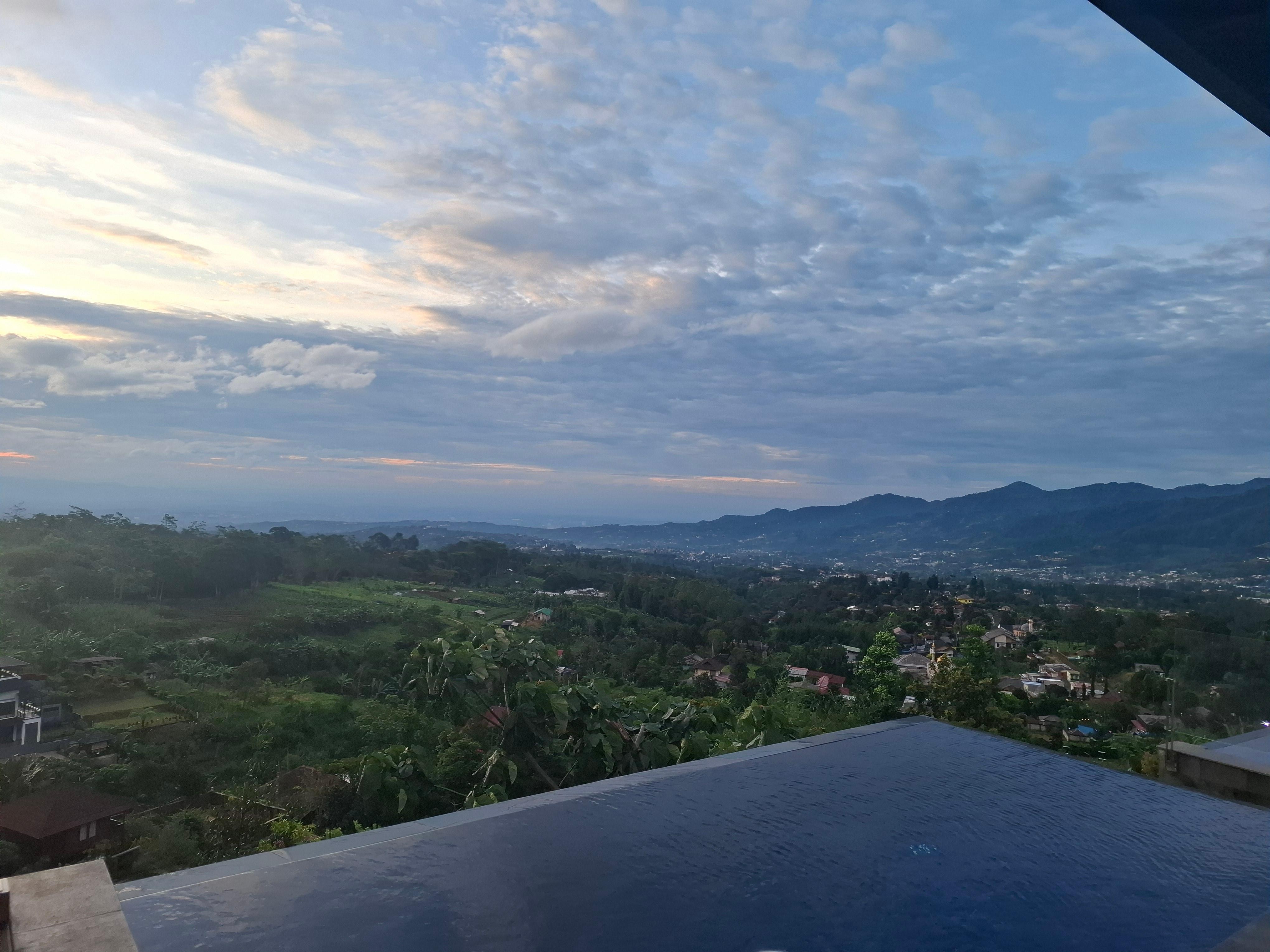 Such a great mountain view. I can't find this in other places anymore 