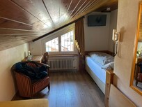 宿泊した最上階の1人部屋です。ベットの寝心地が良かった。
