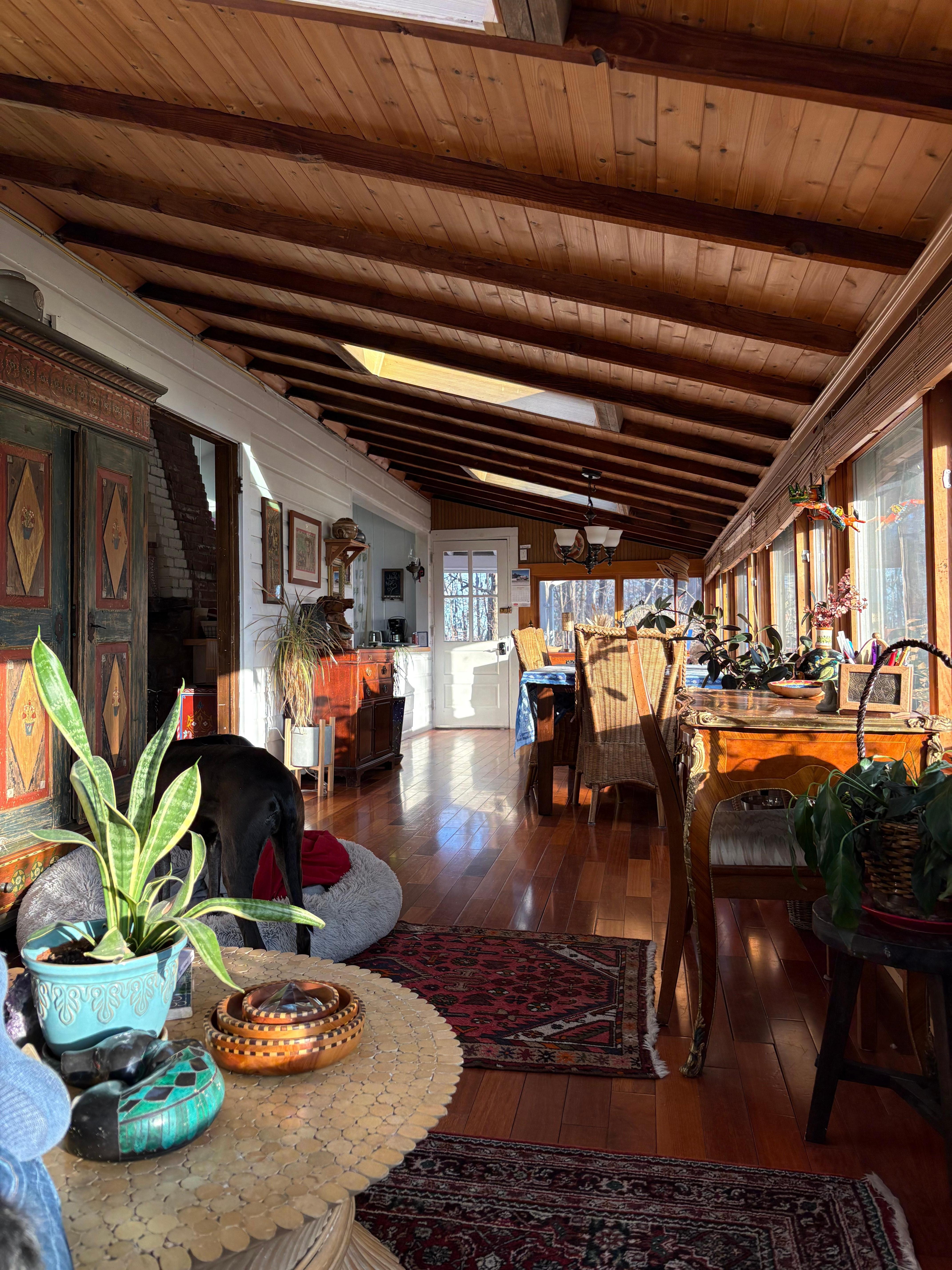 A third sitting area.