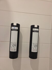 샴푸 없이 바디워시 두 개만 꼽아 놓음