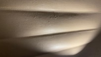 Staub auf der ganzen Bettumtandung