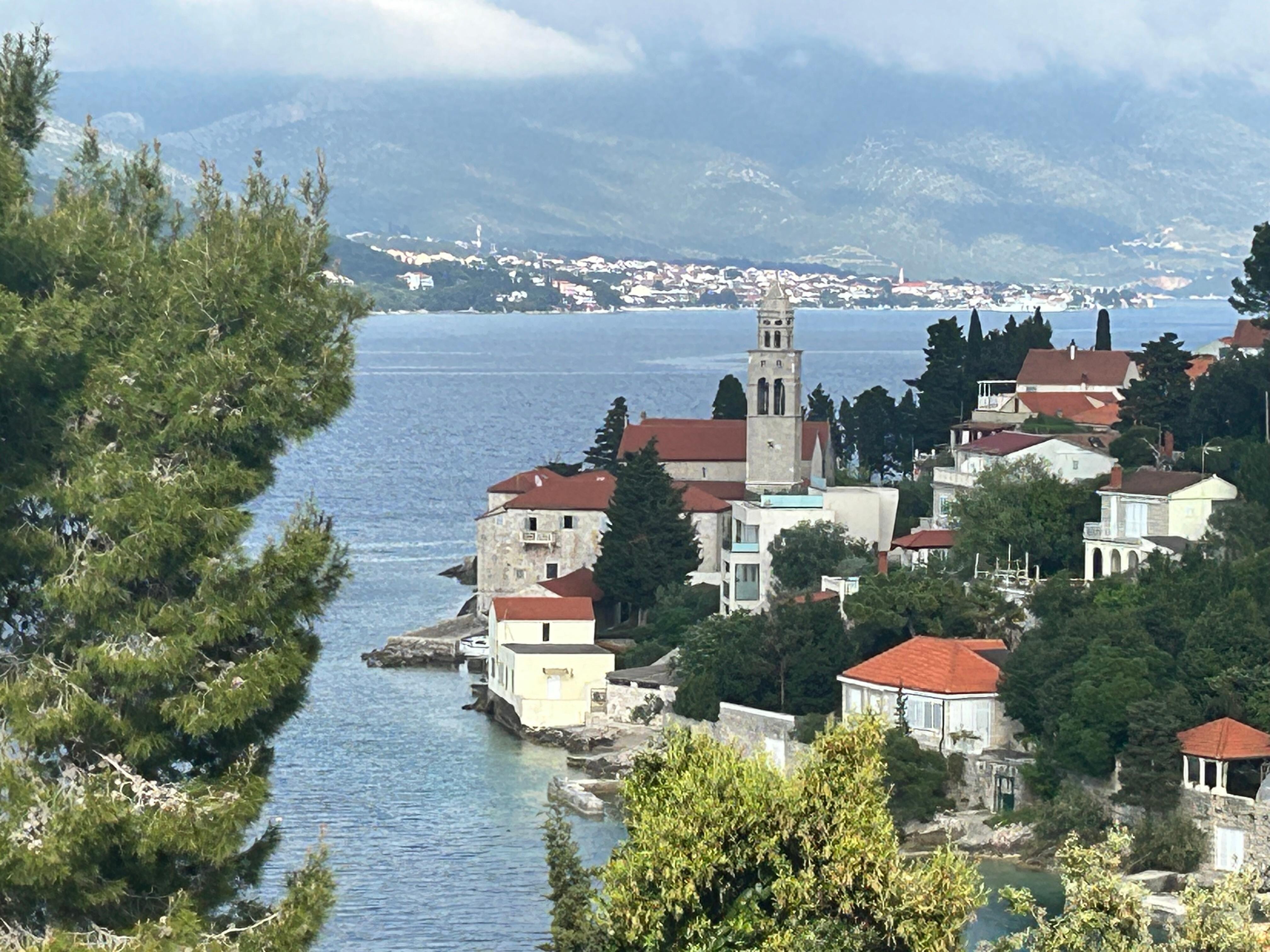 The view of the city from the daytime.