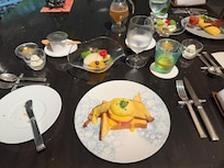 Full breakfast (missing are 2 other dishes...)