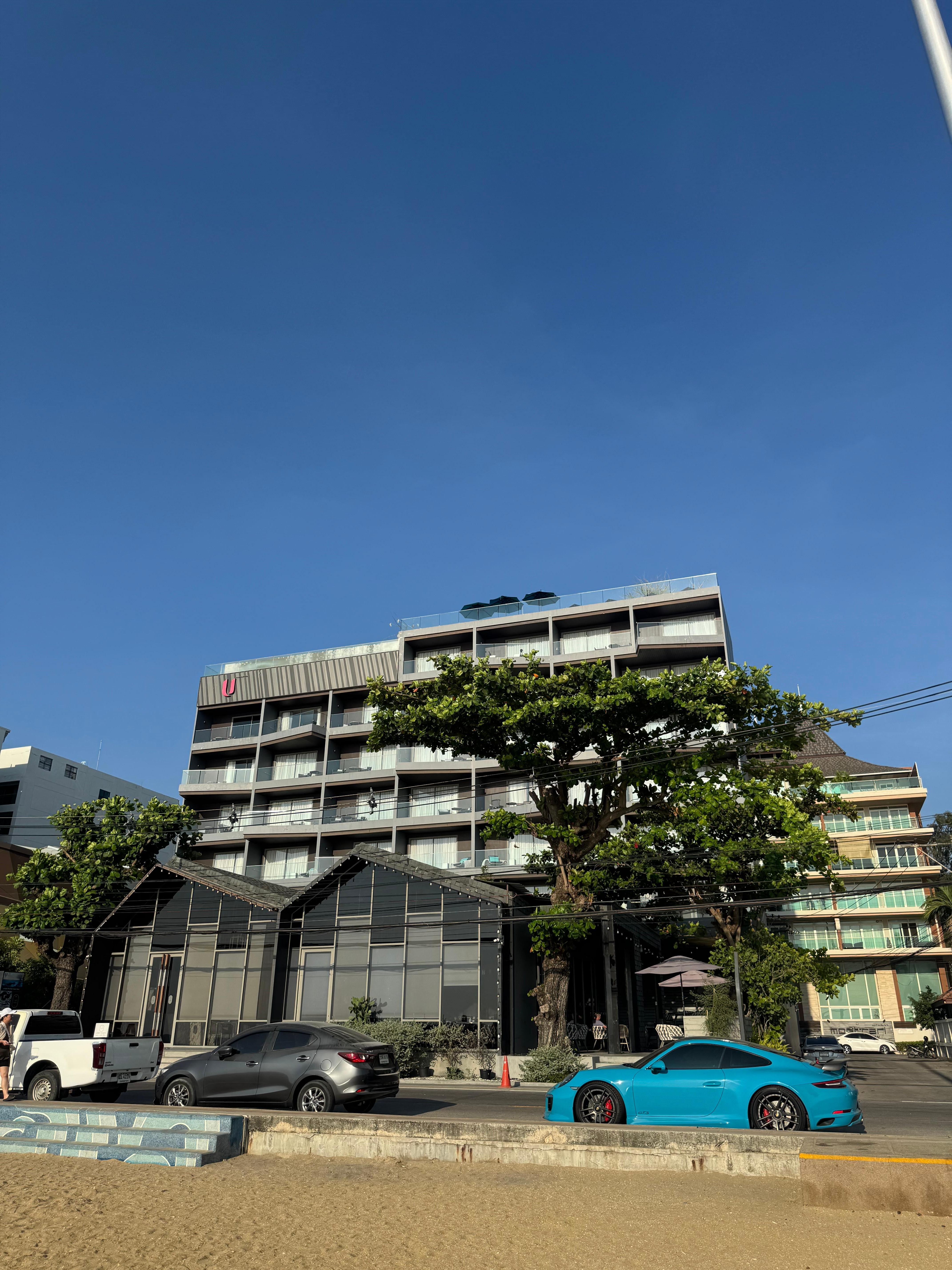 Fra stranden, rommet mitt lå øverst til høyre. 804. 