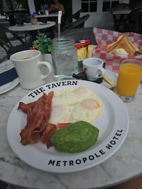 Food was delicious plenty of it .