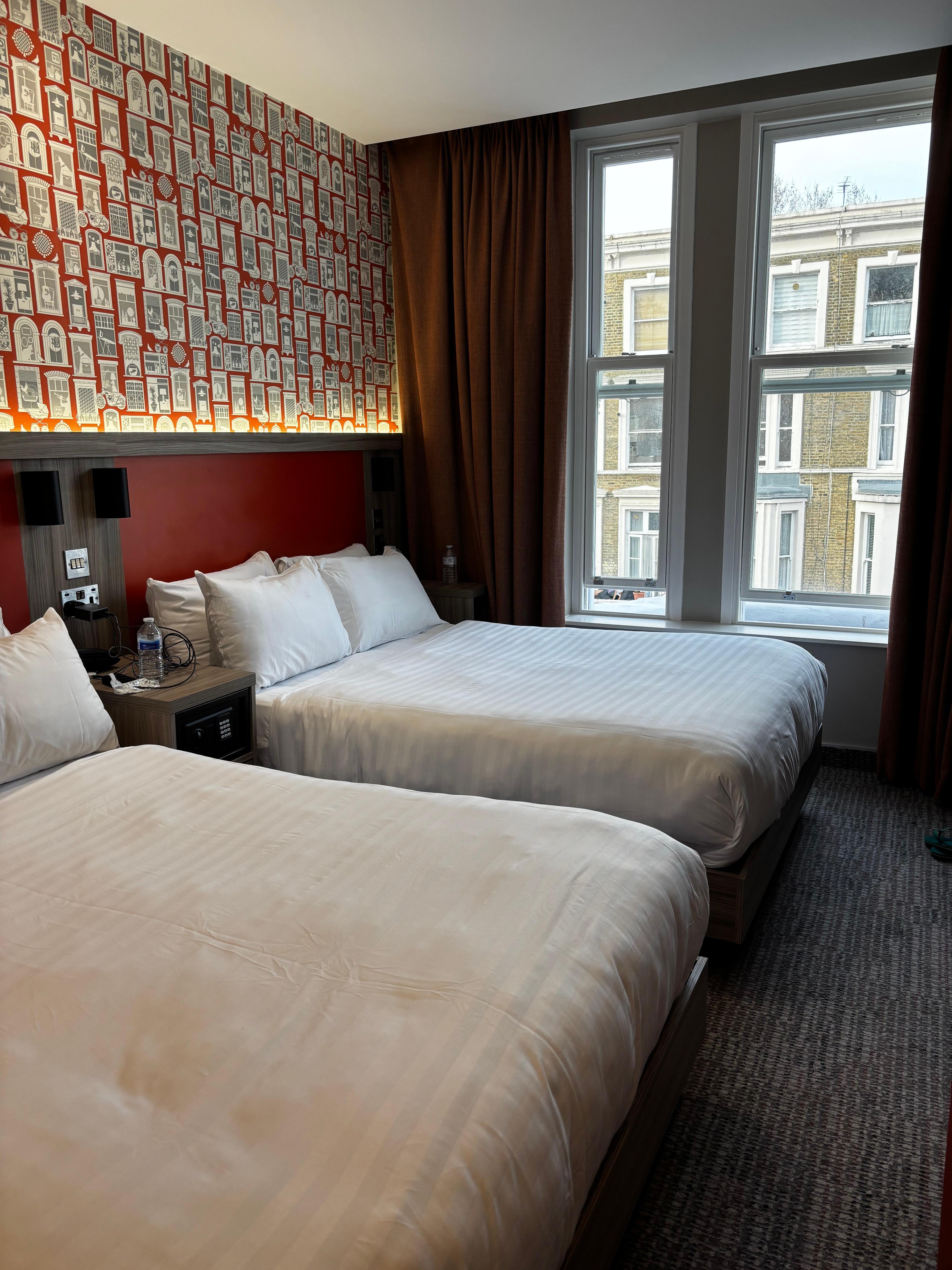 Zimmer 204 mit Föhn, Kühlschrank, TV, tägliche Reinigung