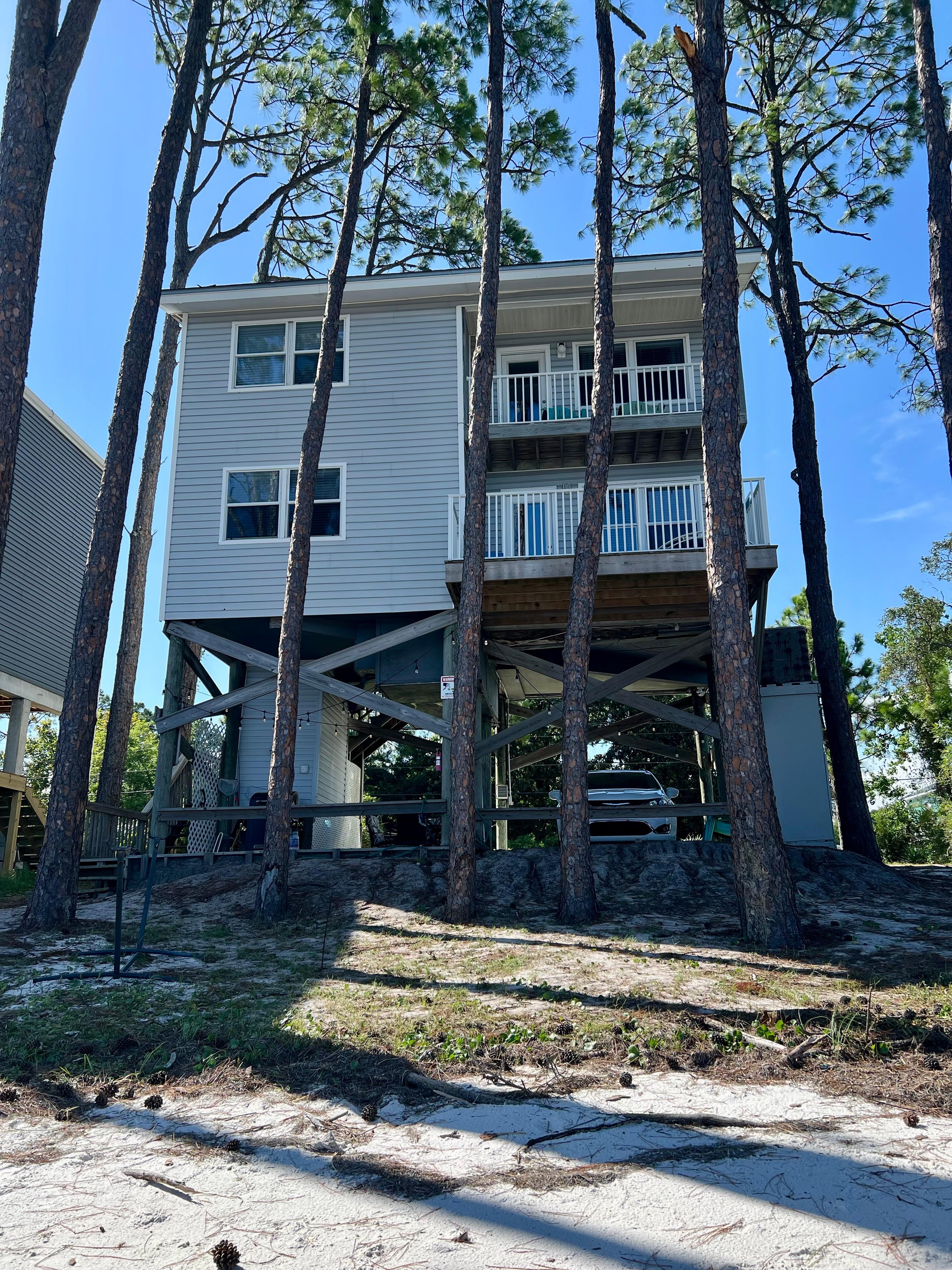 Picture of the house.