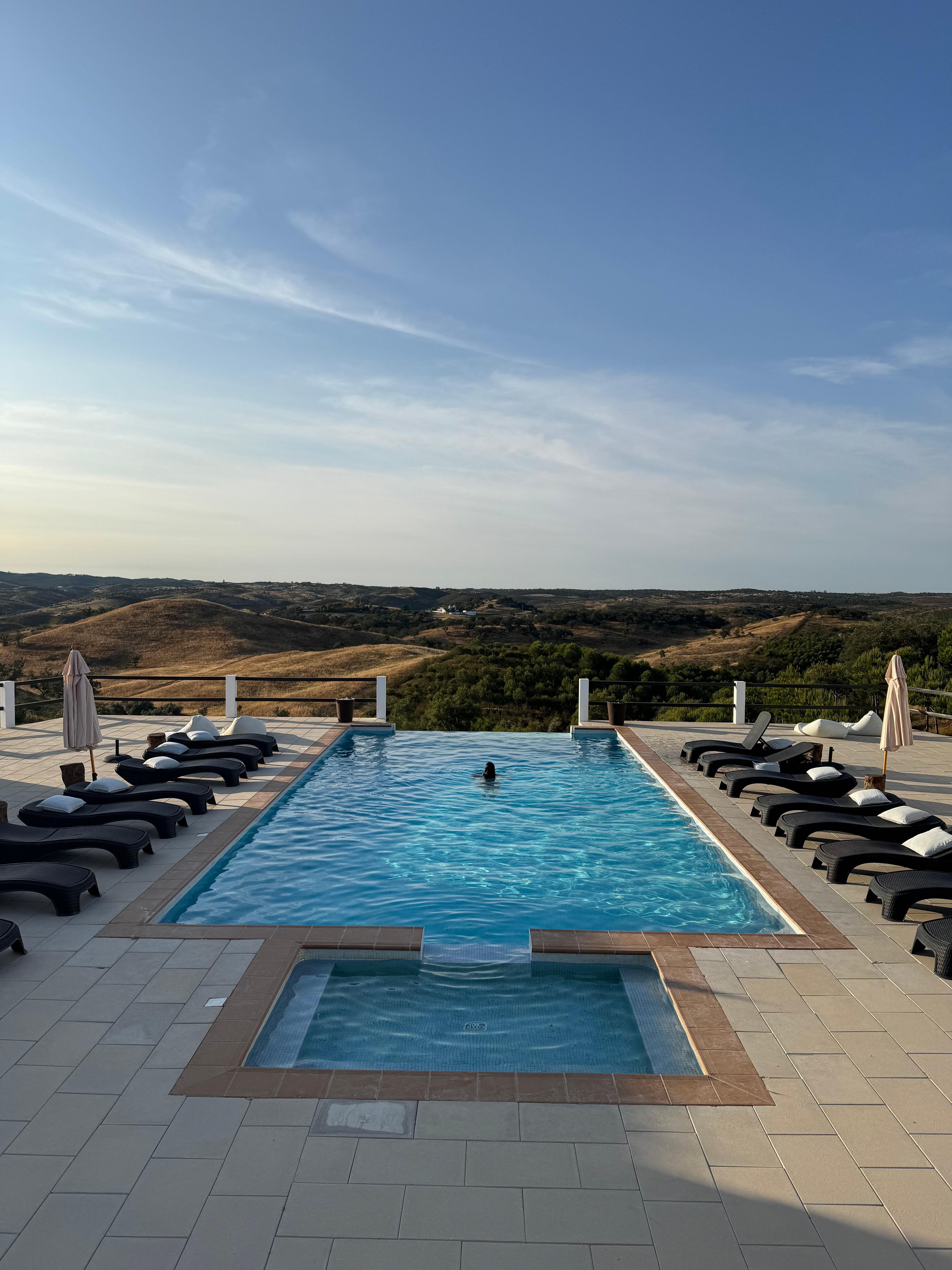 The star of the show - the infinity pool