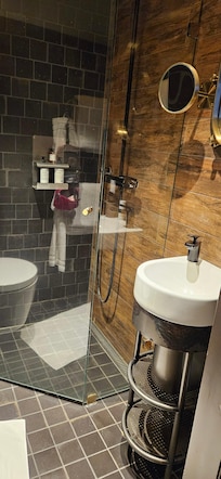 Fräscht trevligt badrum