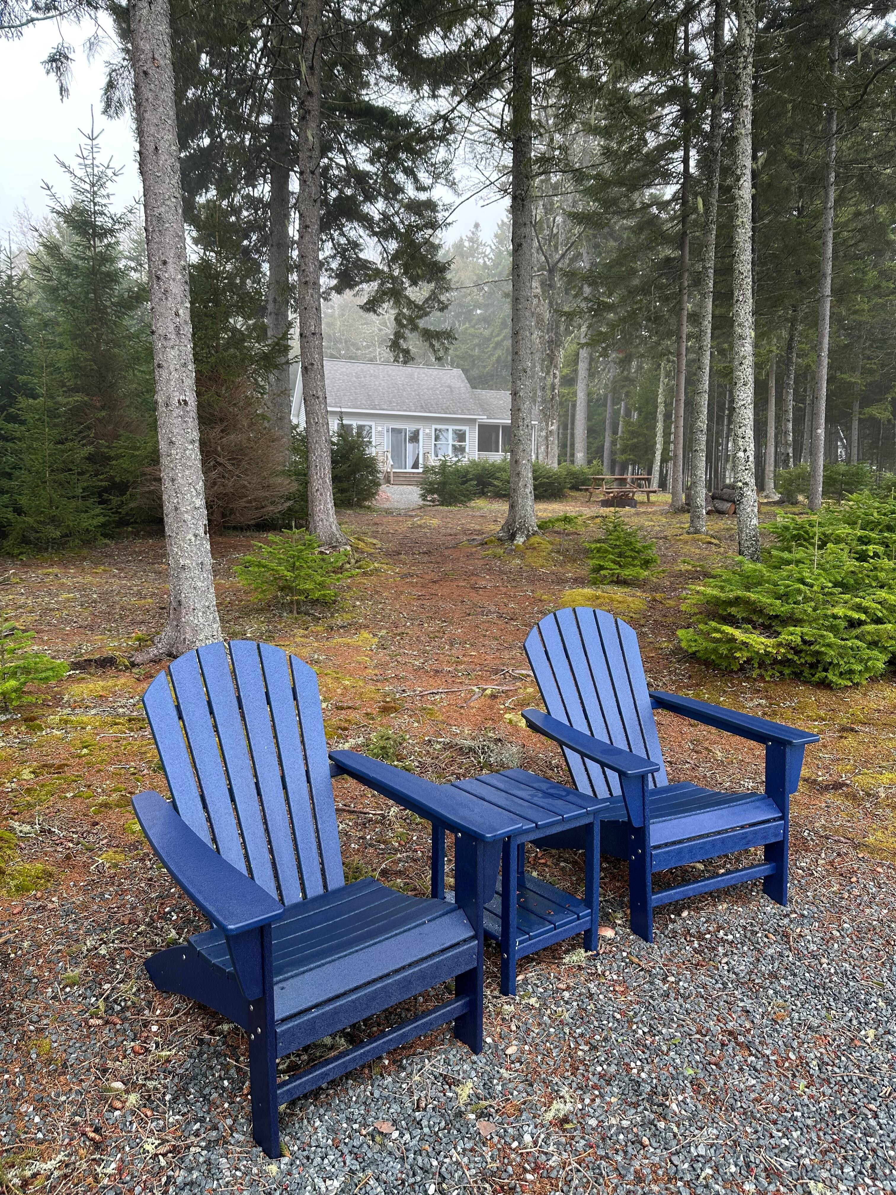 Happily situated. It felt private even though there were neighbors on either side. We could hardly tell they were there.