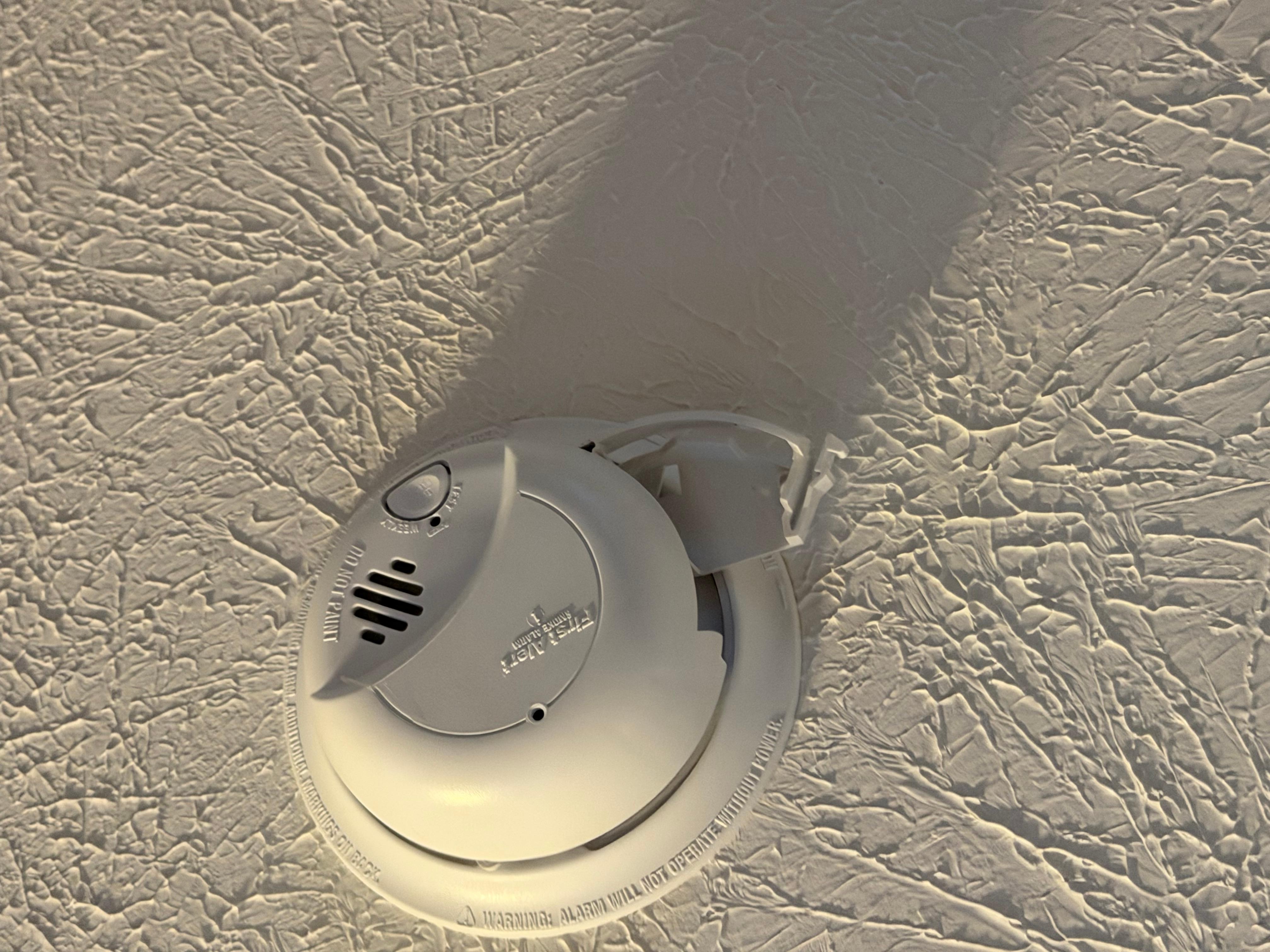 No batteries in the detector