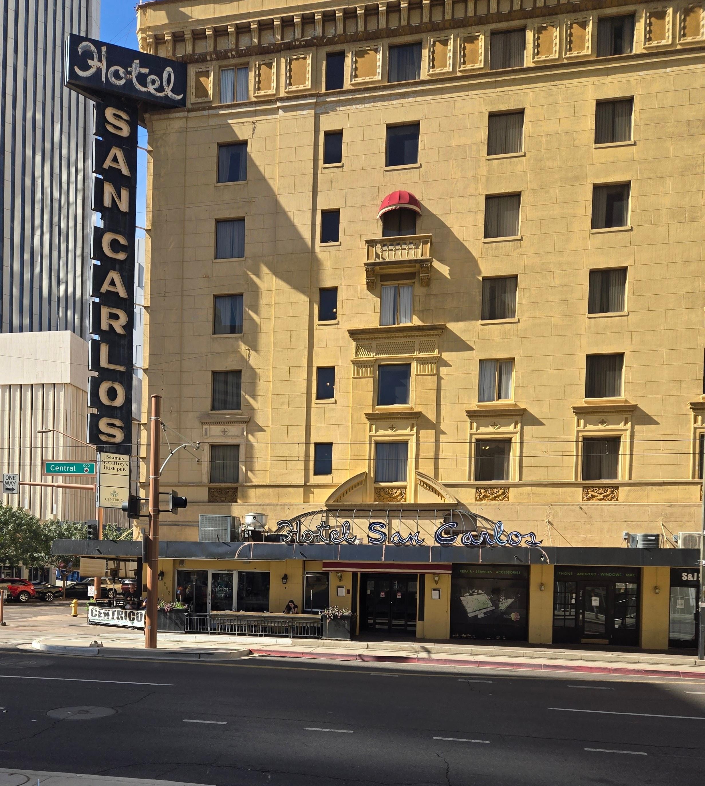 Hotel San Carlos
3-minute walk to the Convention Center