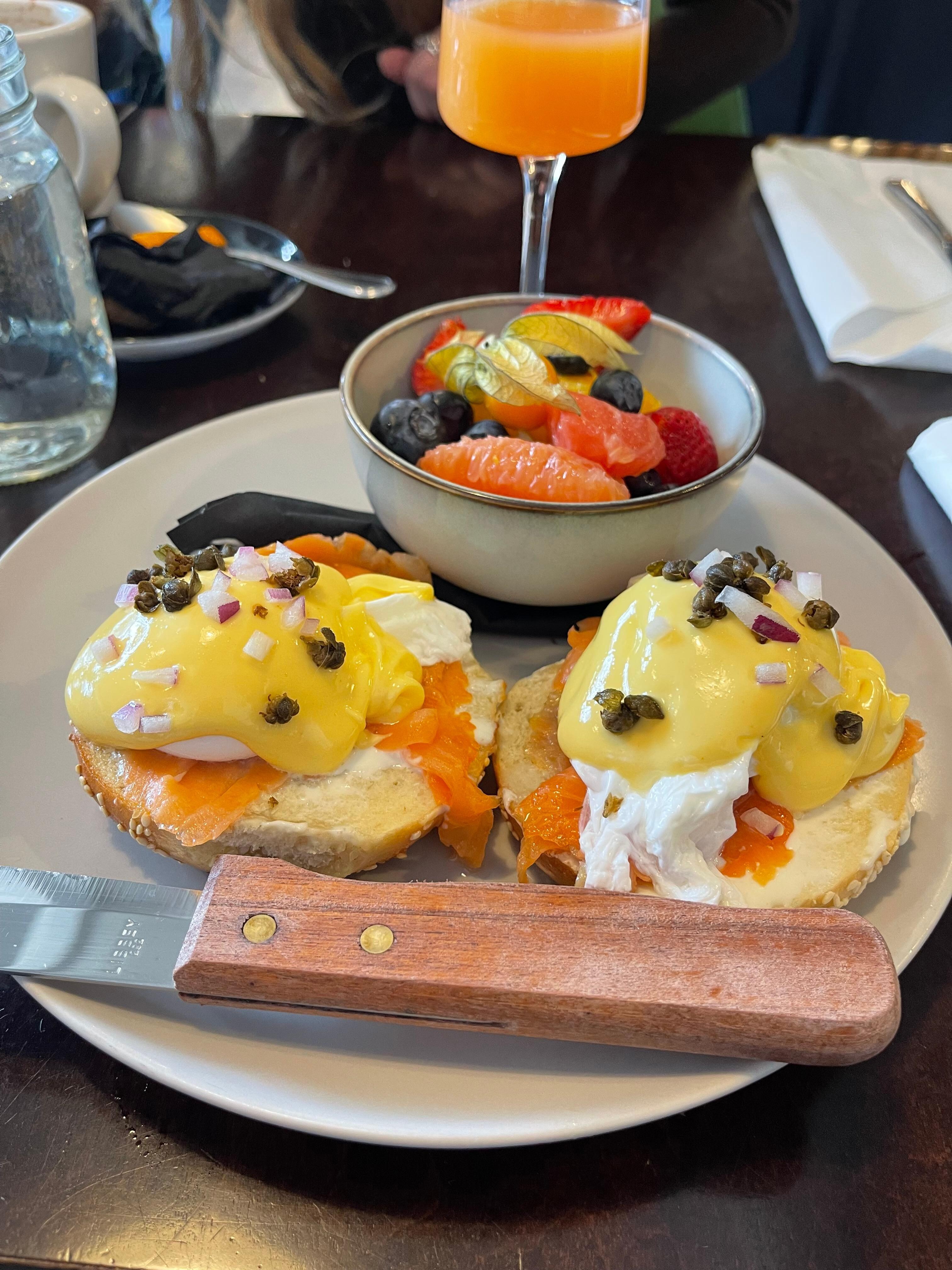 Smoked salmon Benedict