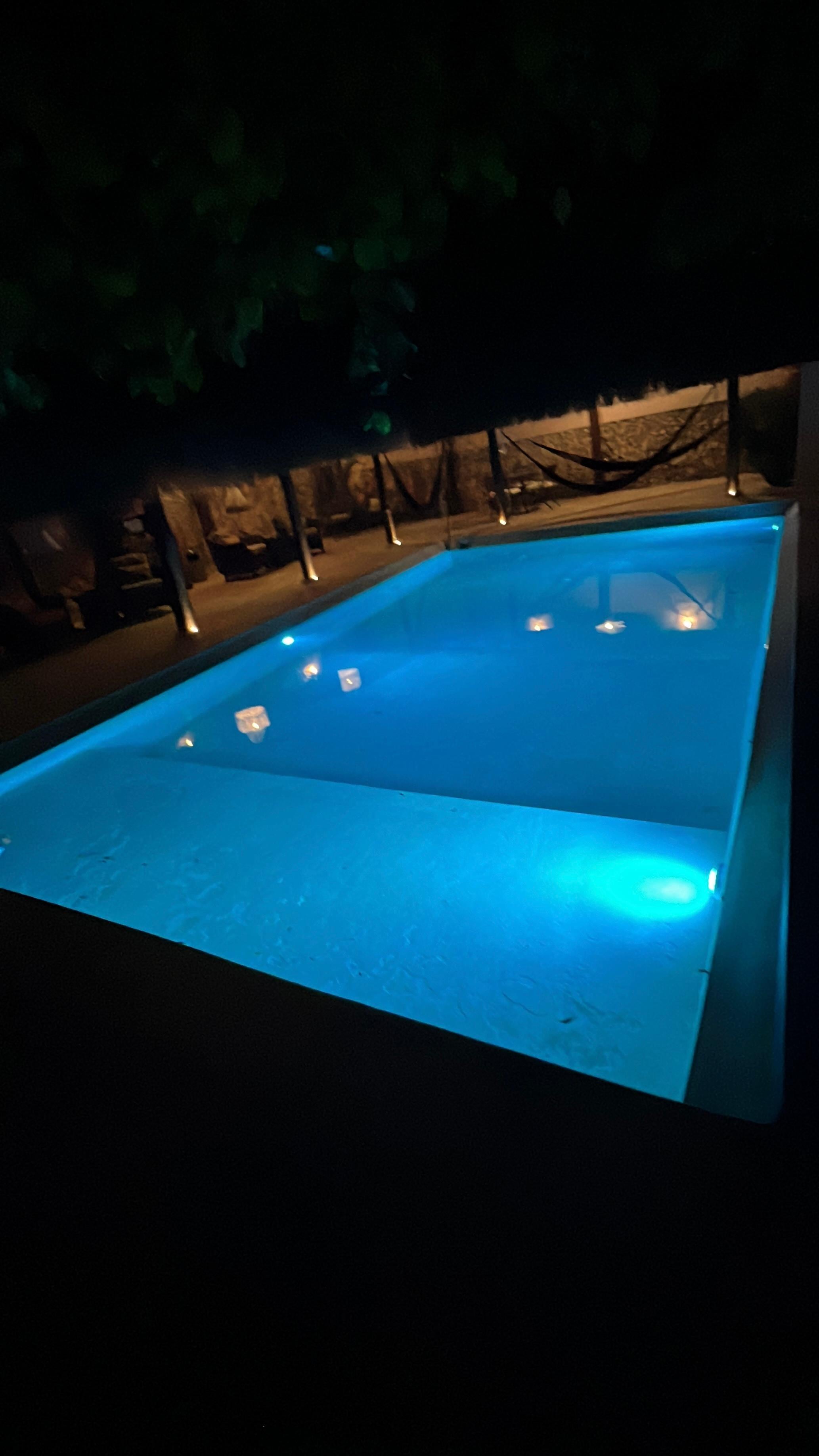 Alberca vista de noche 