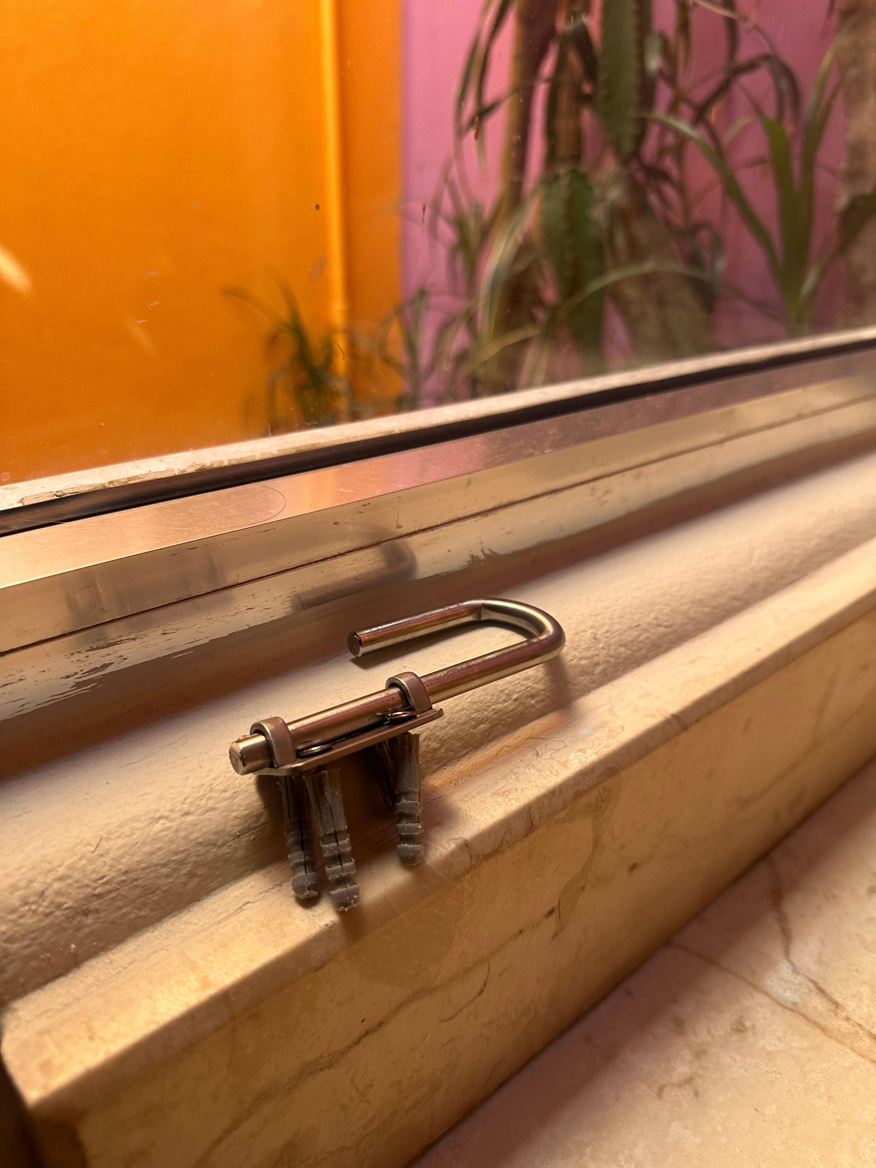 Here is the missing lock