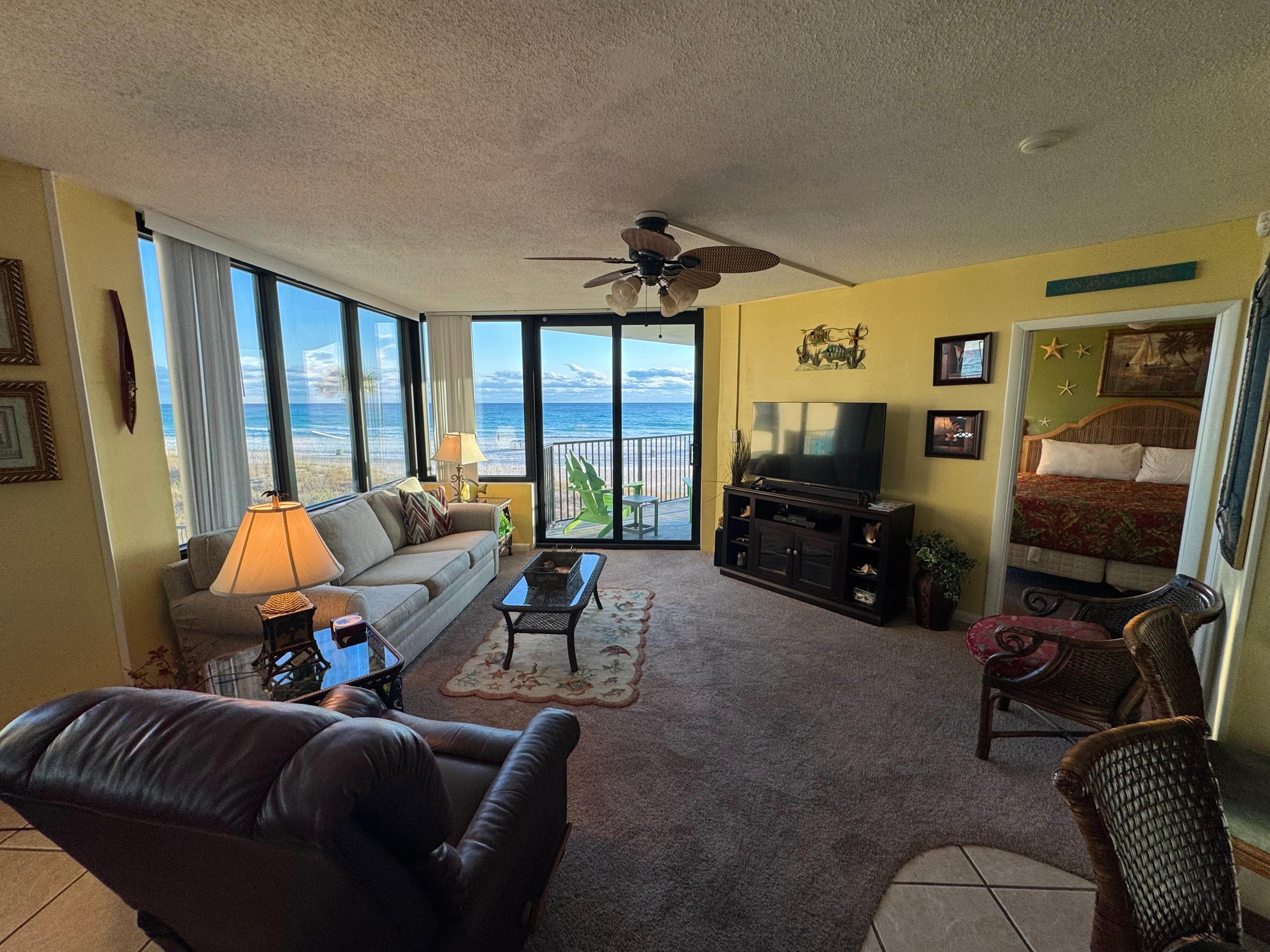 Great ocean view from the living room 