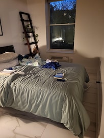 Decent size bedroom although it was hard to get around it to the other side. Unfortunately it was worse than the other bedroom but bigger closet