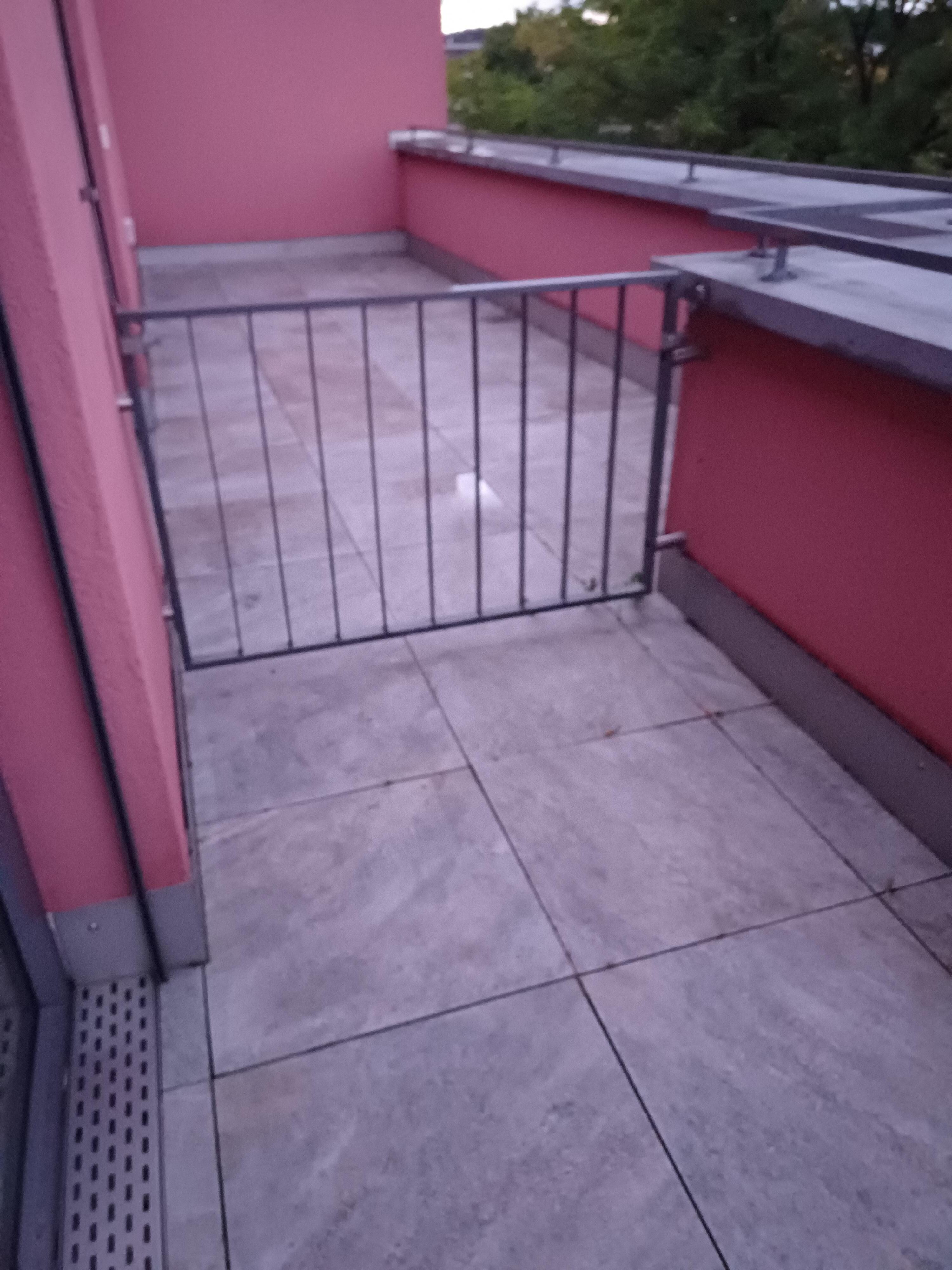 balcony open to that of other apartments