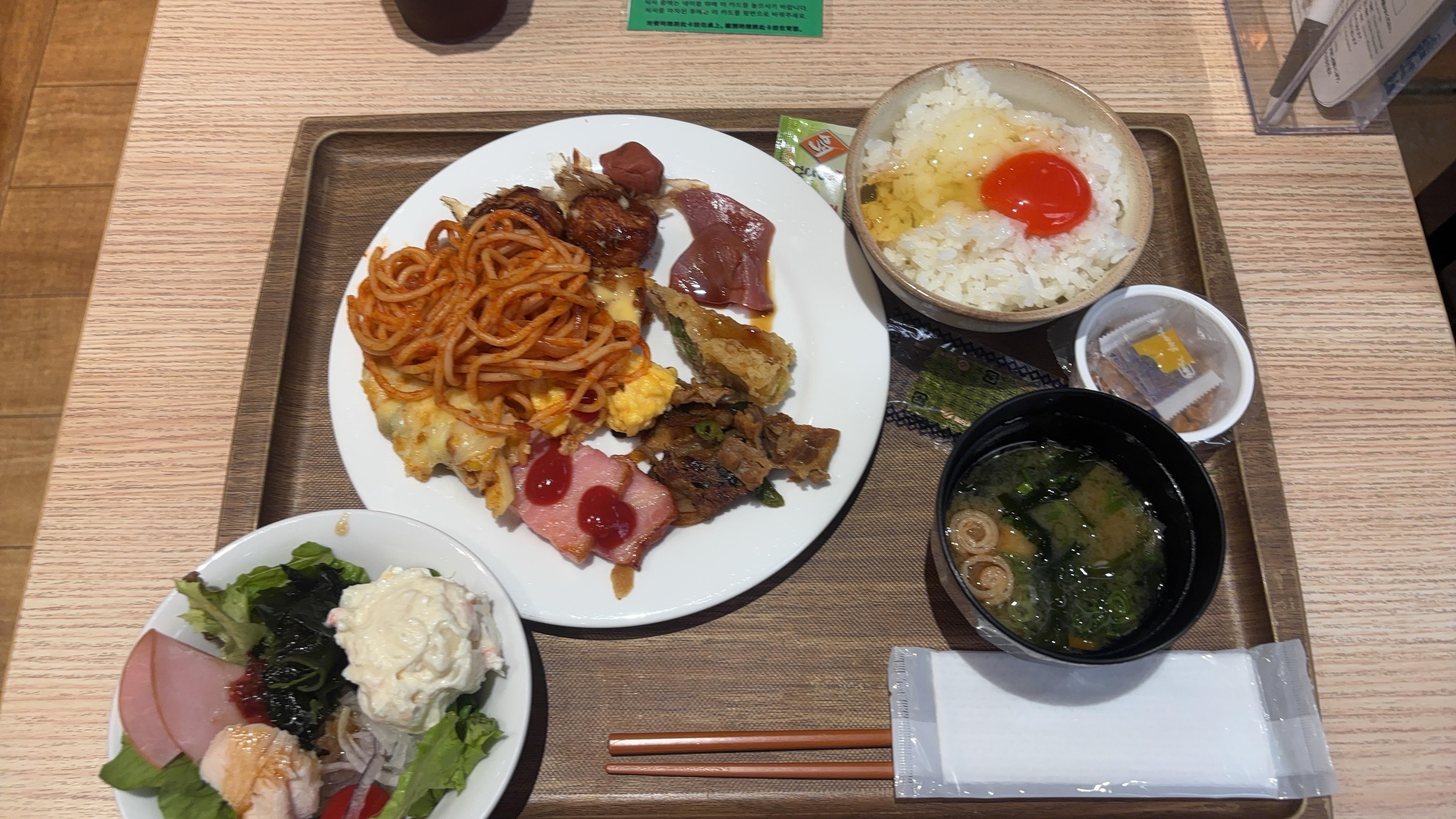 朝のモーニングがブュッフェで美味しくいただきました。