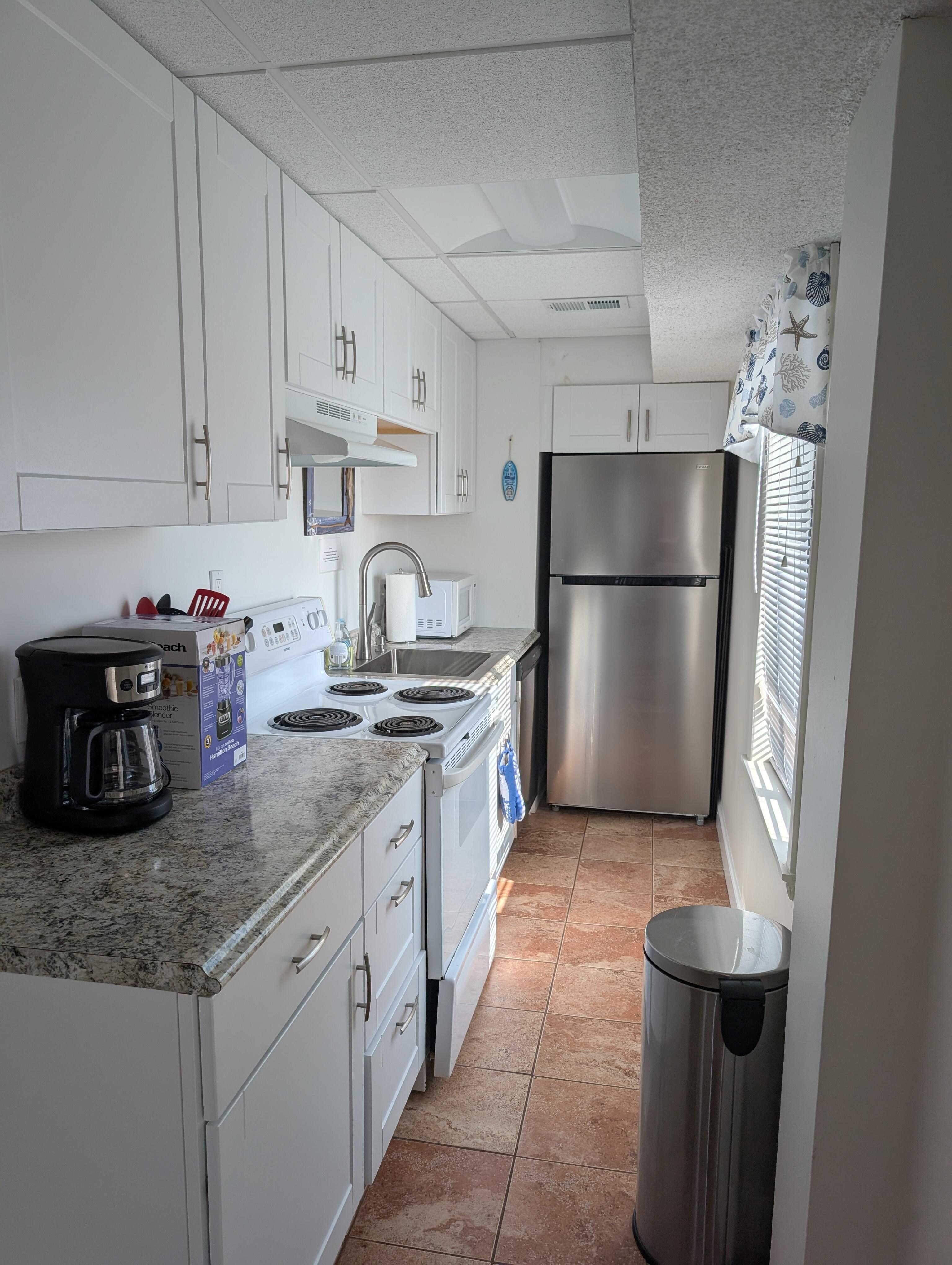 Full size fridge/ freezer make it easy to have meals here! A coffee pot and a stove/oven available for any cooking needs during the stay