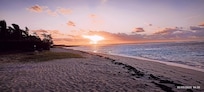 Levé de soleil depuis la plage de l'hôtel