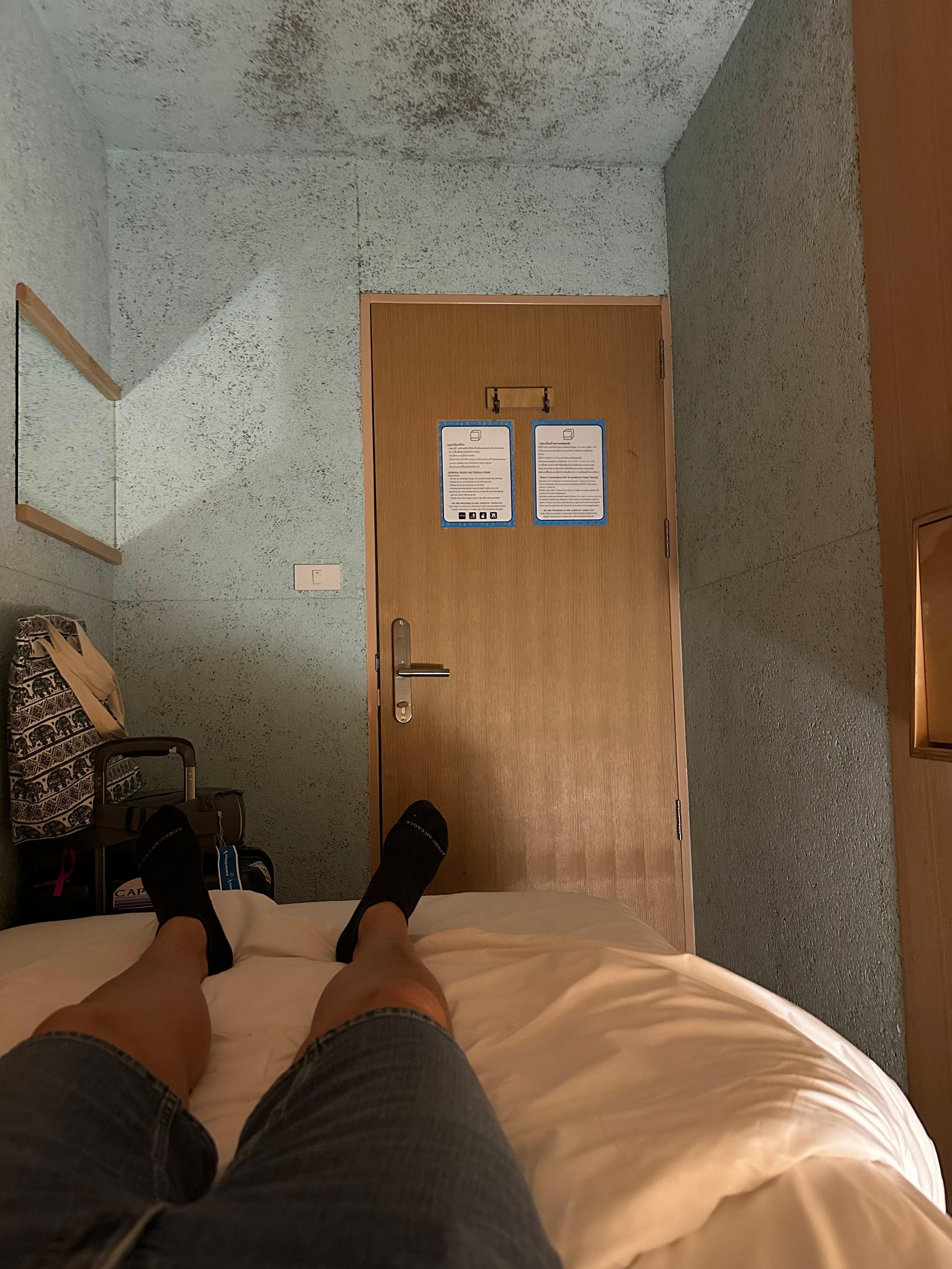 Comfy & clean! So nice to stretch out during an extended layover right at the airport!