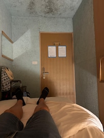 Comfy & clean! So nice to stretch out during an extended layover right at the airport!