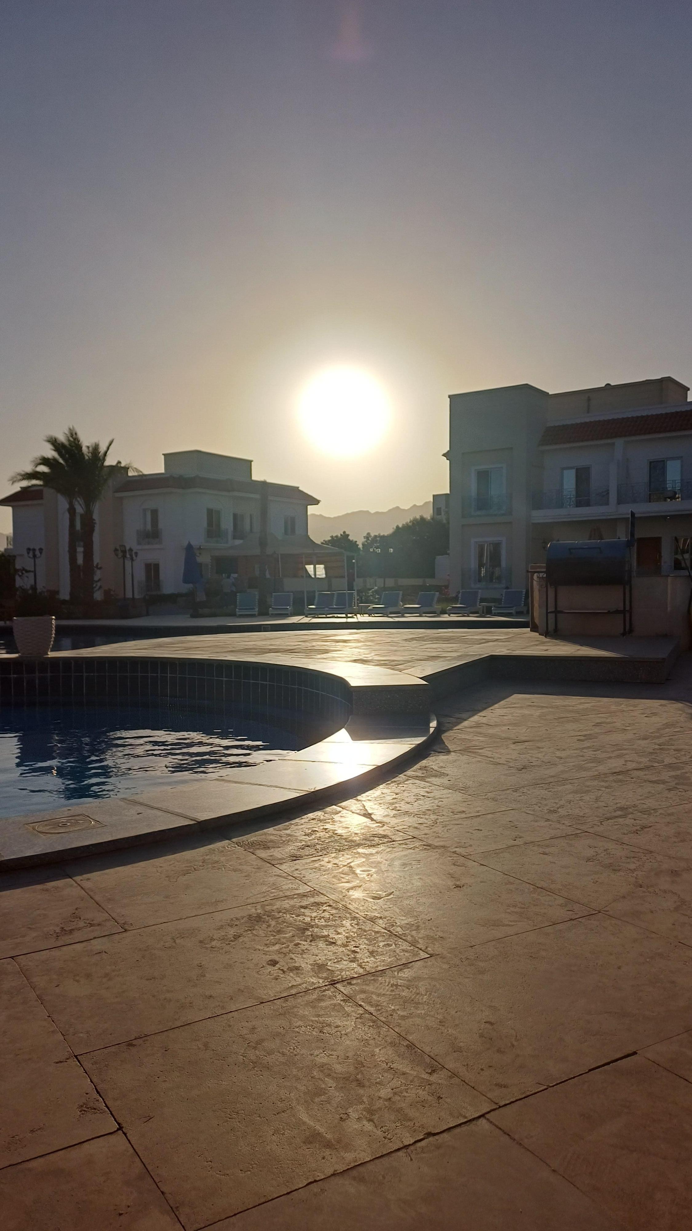 Nice relaxing pool area. Spoilt by loud music.