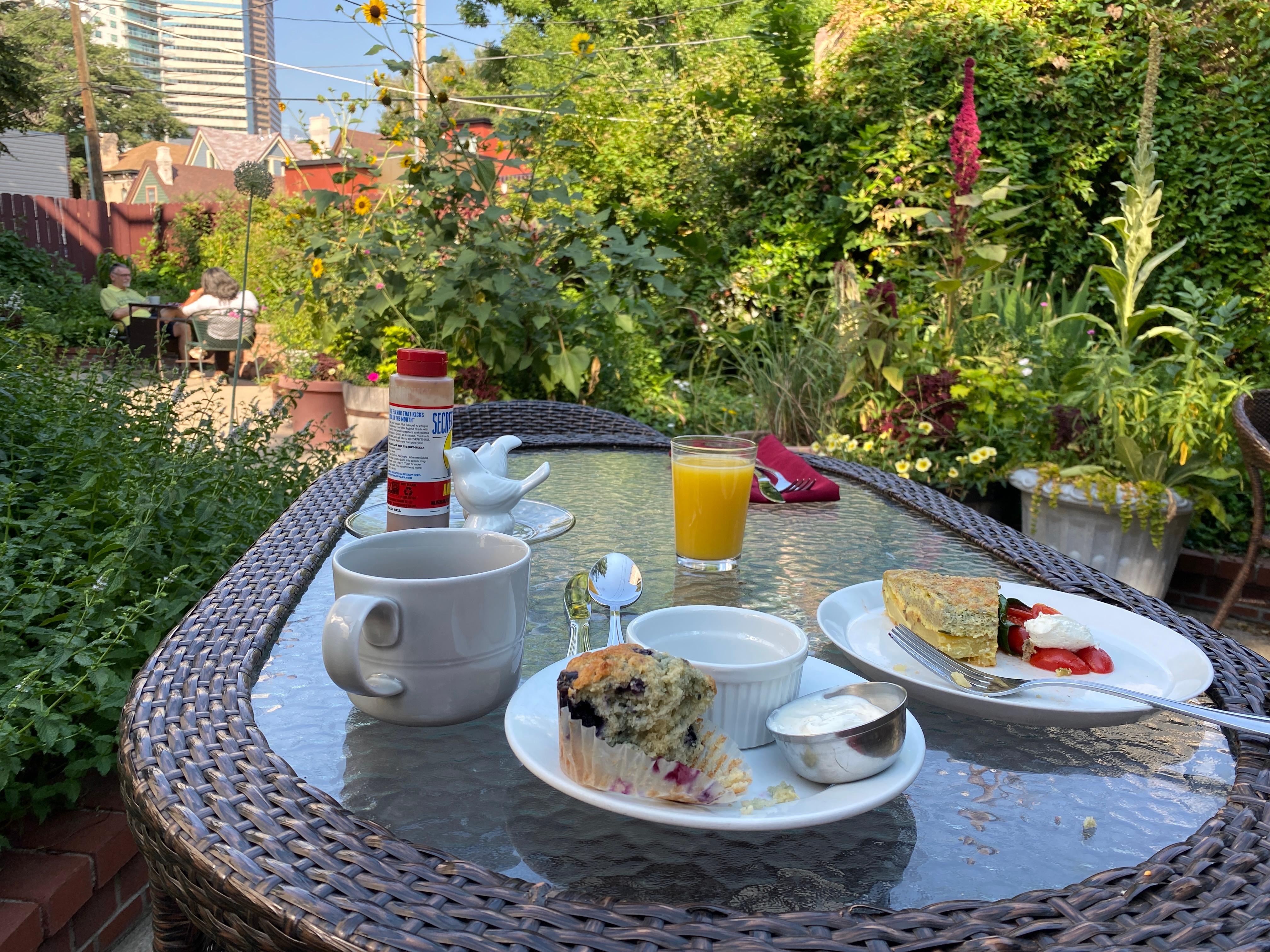 A wonderful morning breakfast in the garden. 