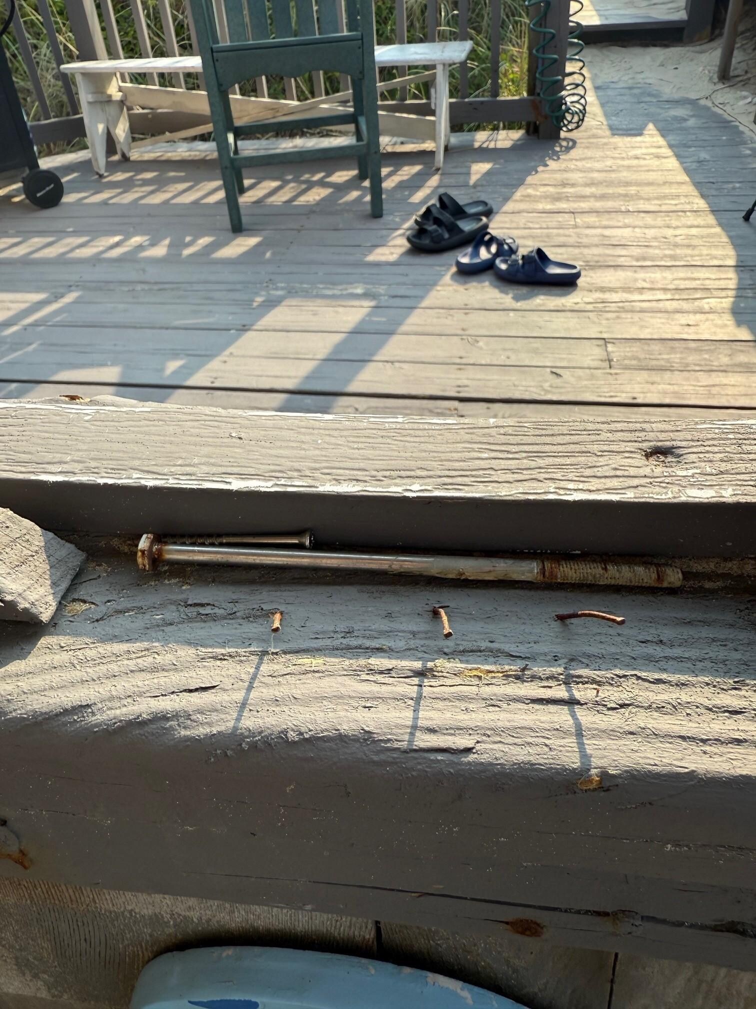Exposed nails where screens should be.