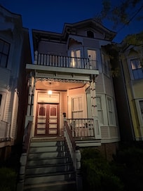 Front of house off E Huntingdon Street