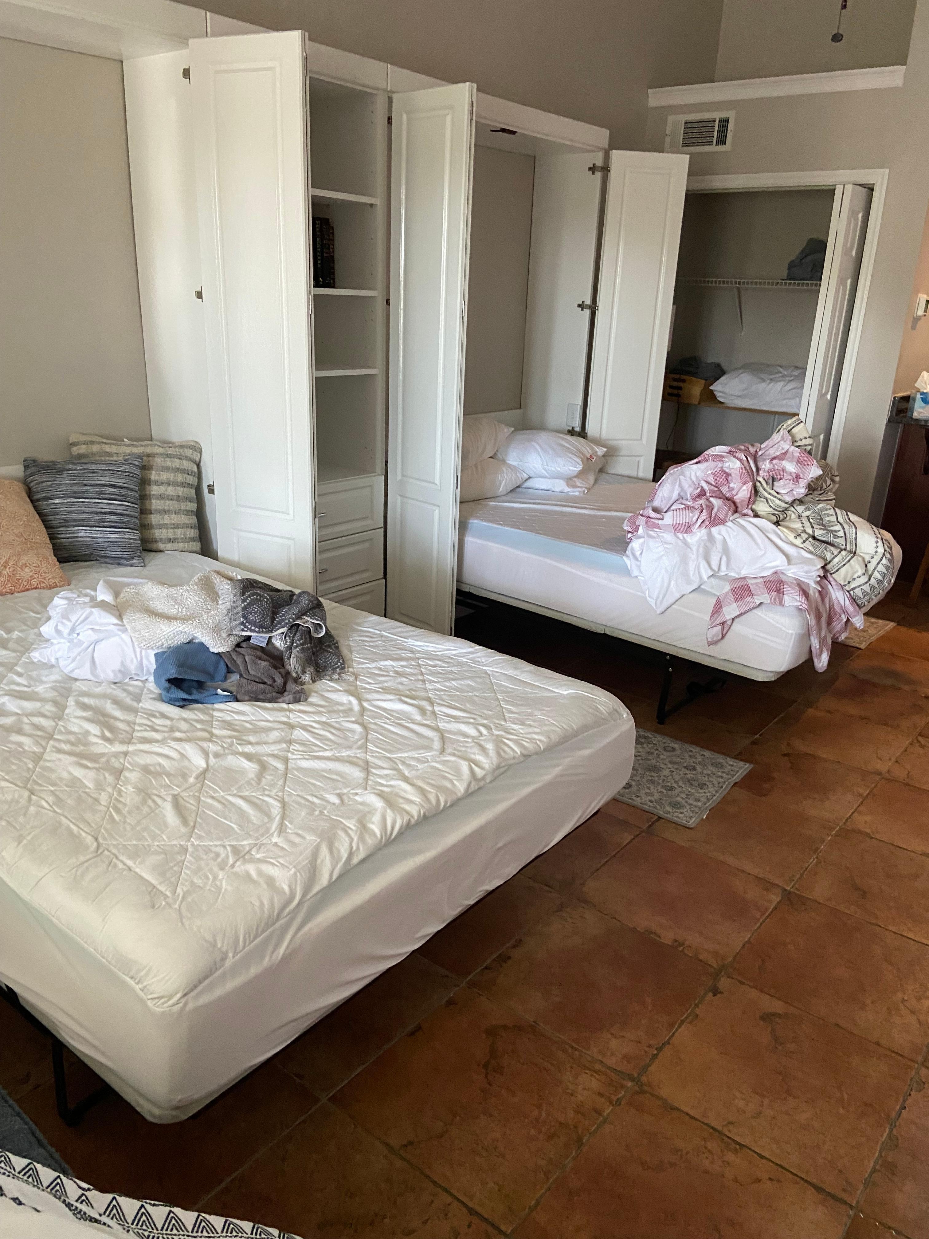 Unit was not cleaned upon arrival.