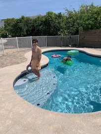 Beautiful pool, very clean