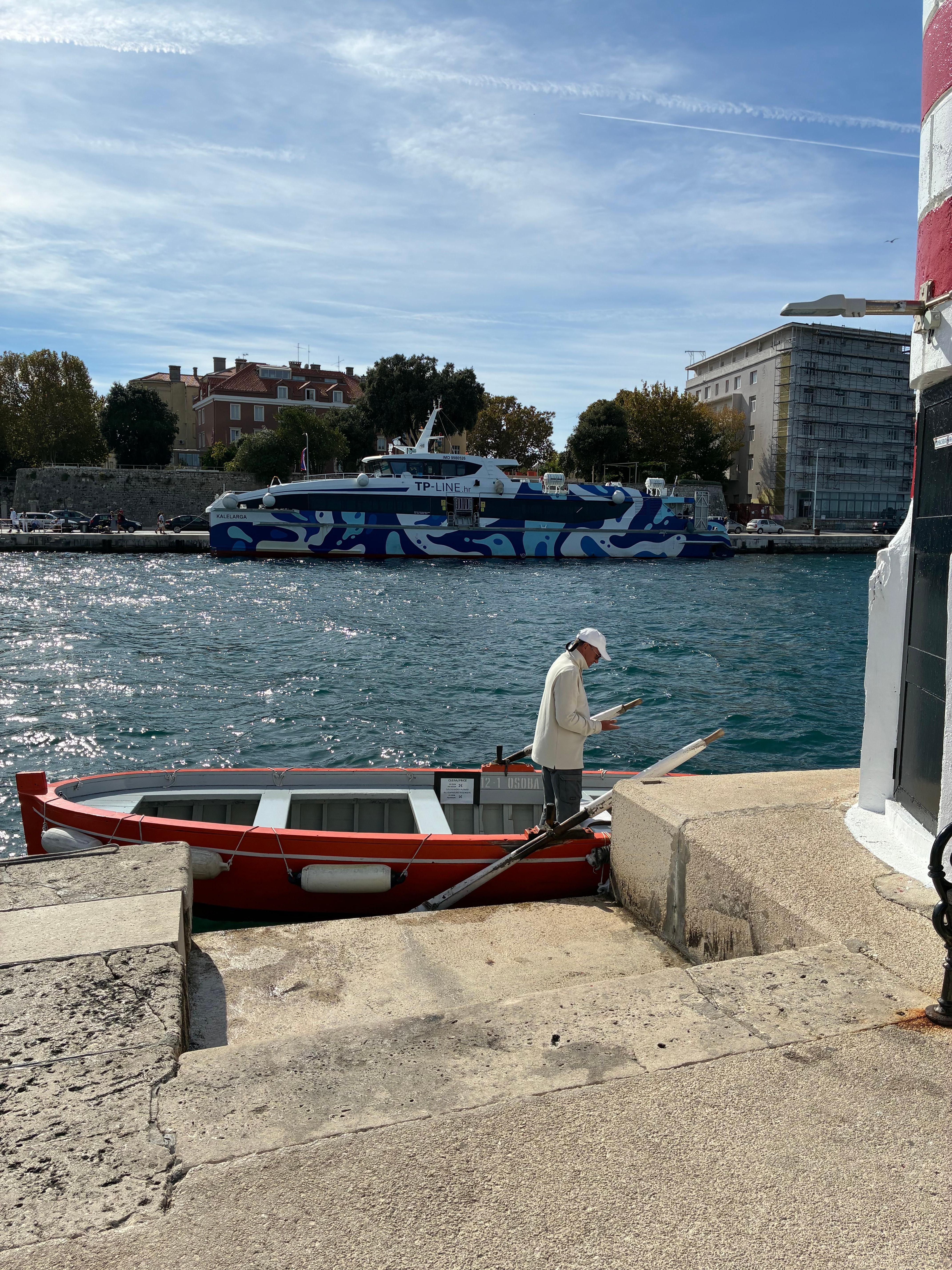 Picture of rowboat taxi