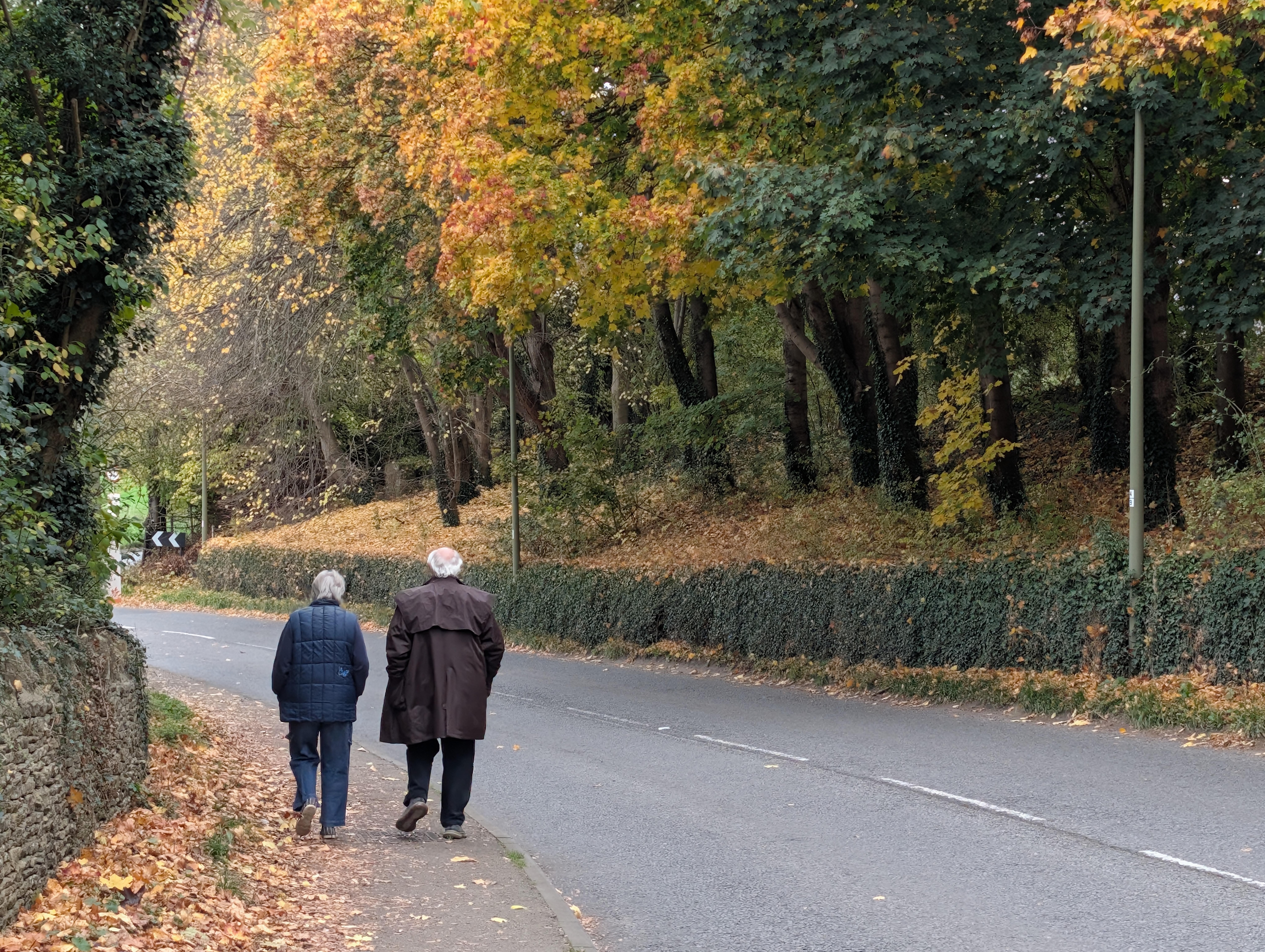The walk into Burford takes about 5 minutes