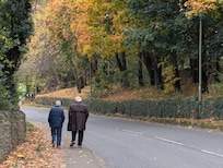 The walk into Burford takes about 5 minutes