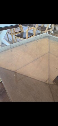 Una de las cosas que no estaban incluidas es que trabajen cuando las personas estan comiendo creo que es de muy mal educacion .. ya que todo el polvo caia sobre la mesa .. La comida de verdad muy mal deverian de servir comidad Hondureña de verdad no