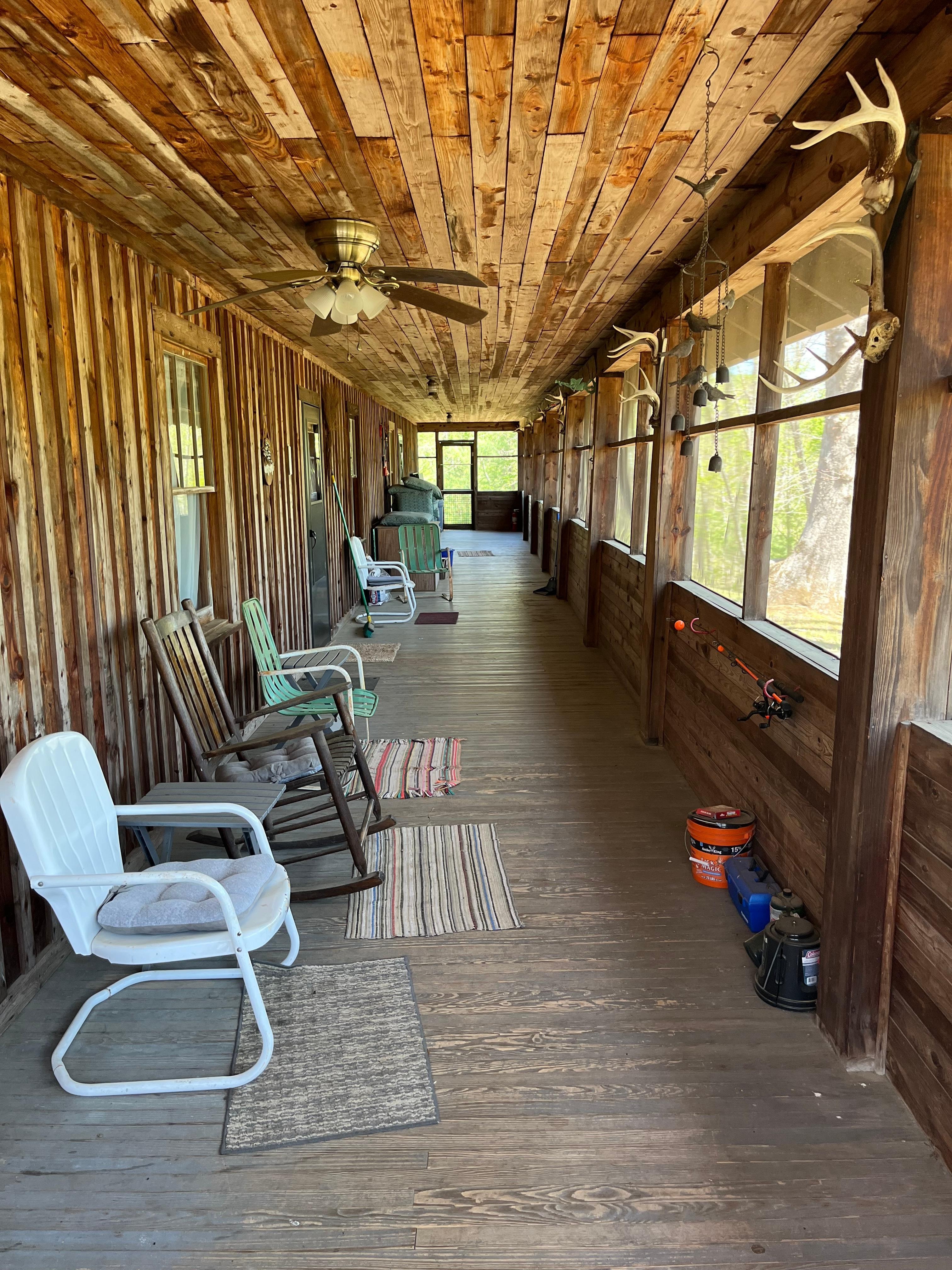 Front porch with plenty of space 