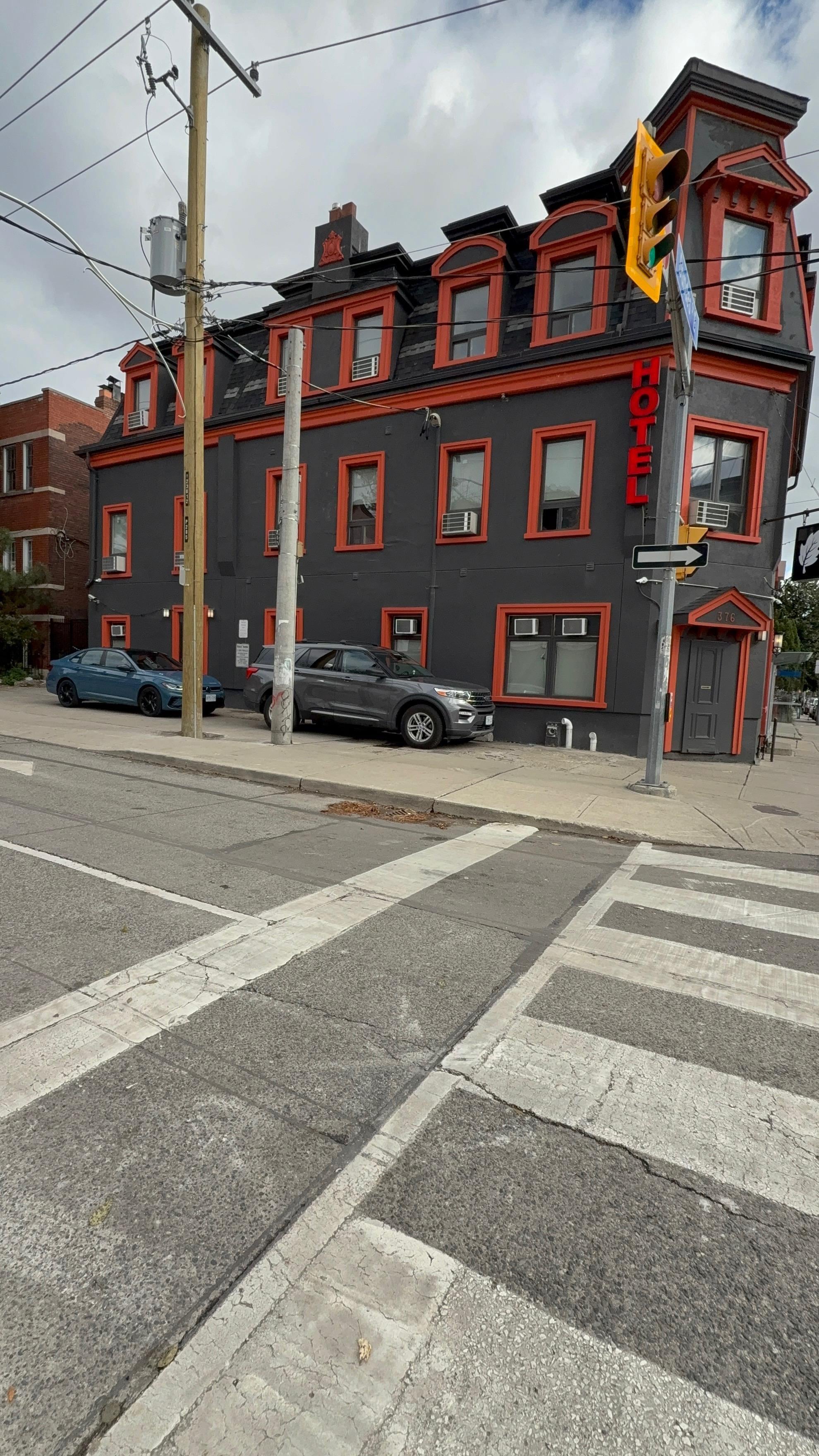 photo of the property plus the 2-limit cars parked (mine was blue car) 