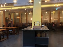 早餐十點就開始收光光了這邊是飲料麥片跟水果沙拉吧