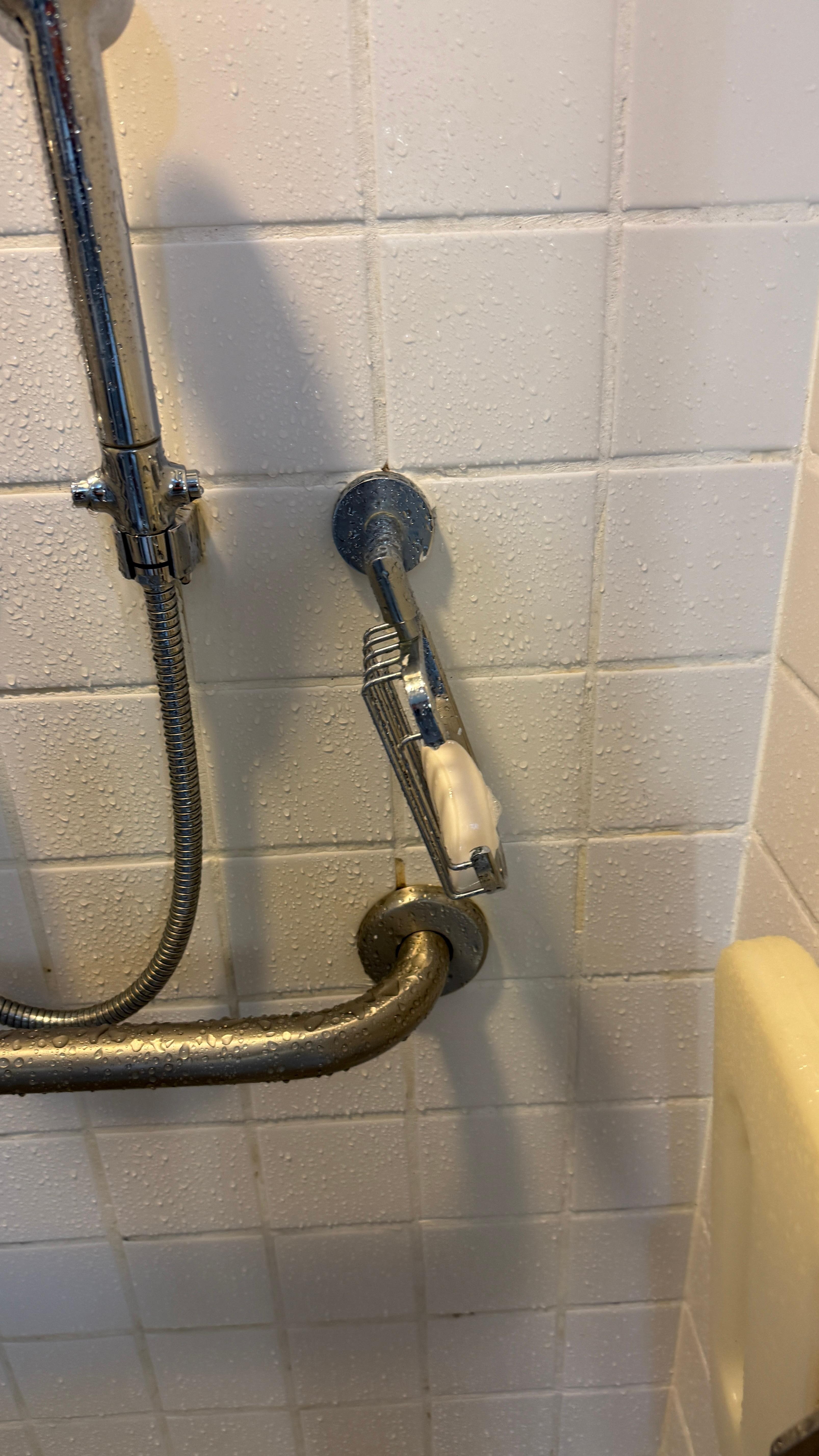 Saboneteira quebrada