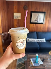 Sunny mornings and this classic living room make my heart smile. Beach walks followed by anything from Guapo's also make me happy (Salty Dog and Honeycomb Latte!)